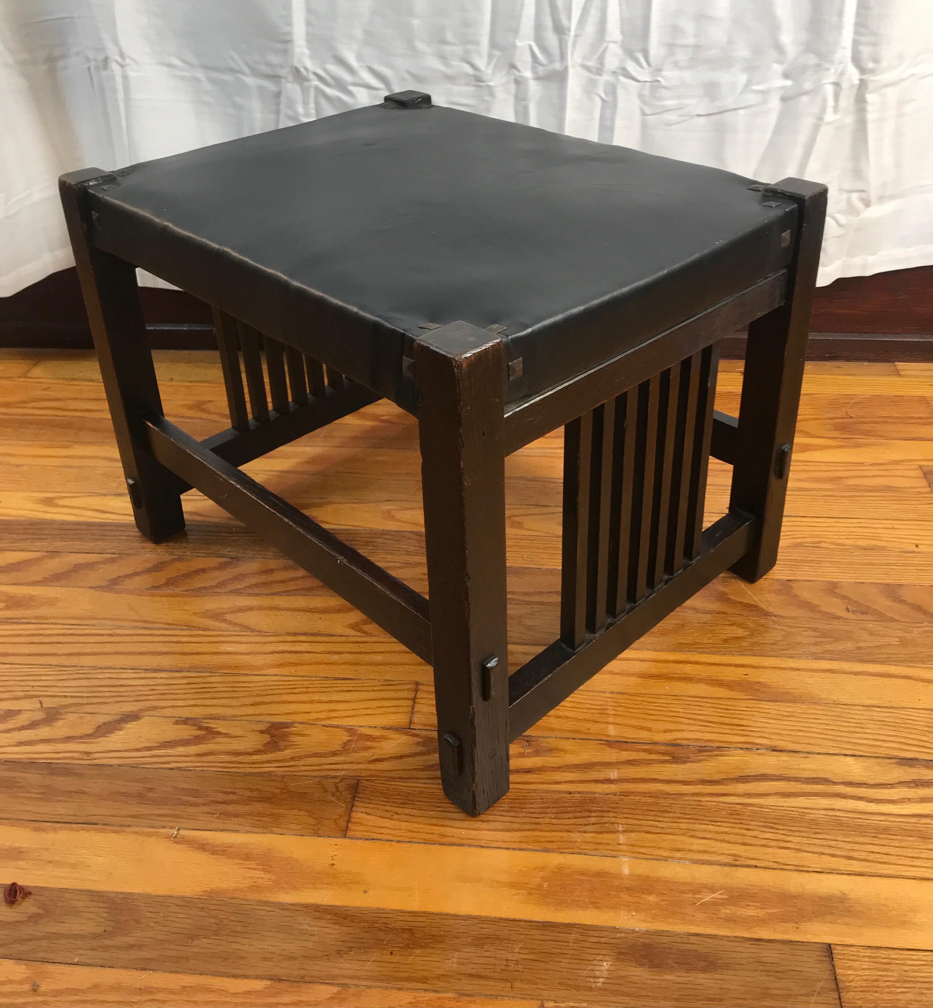 ANTIGUO  bonito  GUSTAV STICKLEY  Reposapiés con husillos  W7573 en venta 7