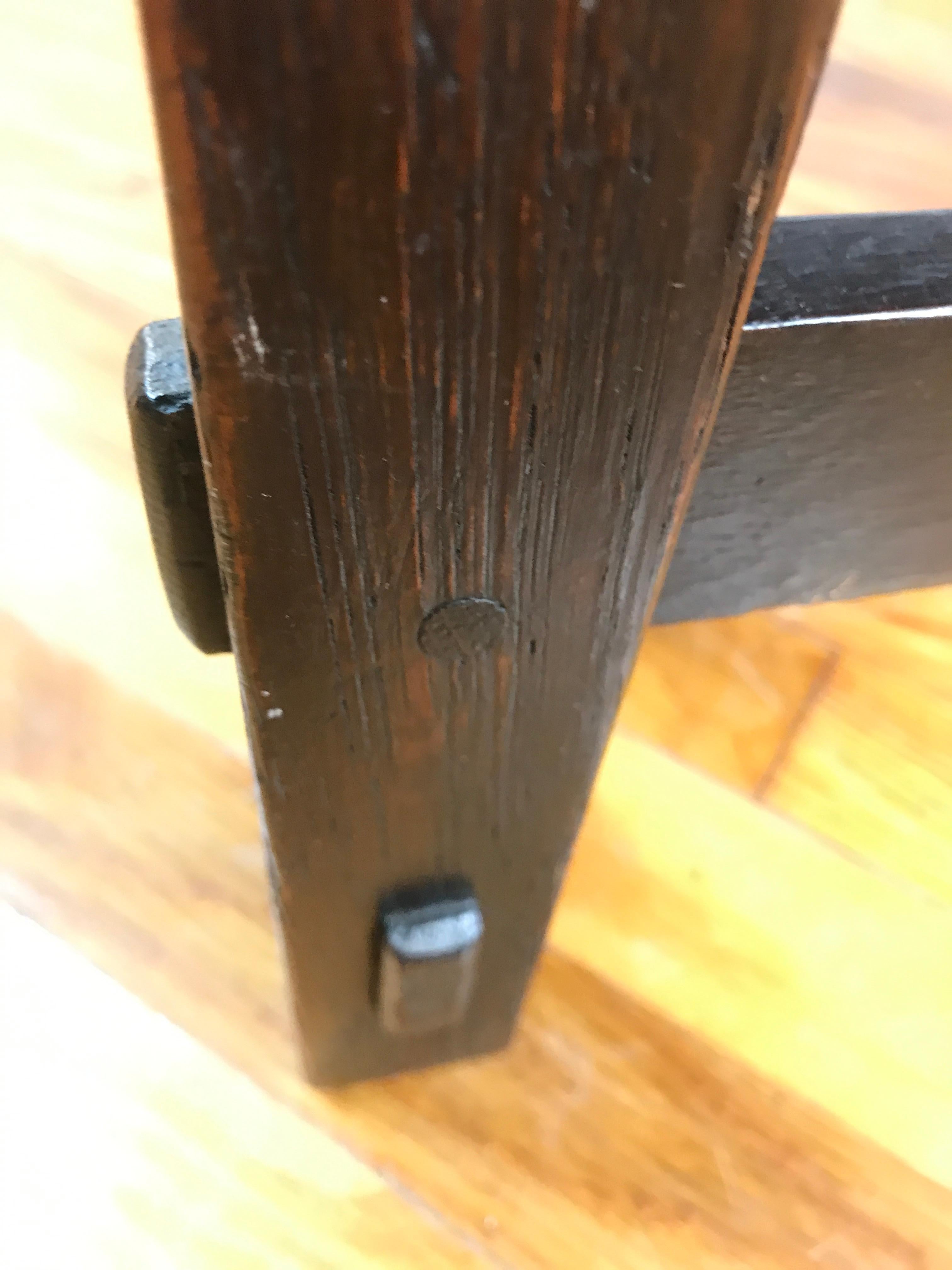 ANTIGUO  bonito  GUSTAV STICKLEY  Reposapiés con husillos  W7573 en Bueno estado para la venta en Shamokin Dam, PA
