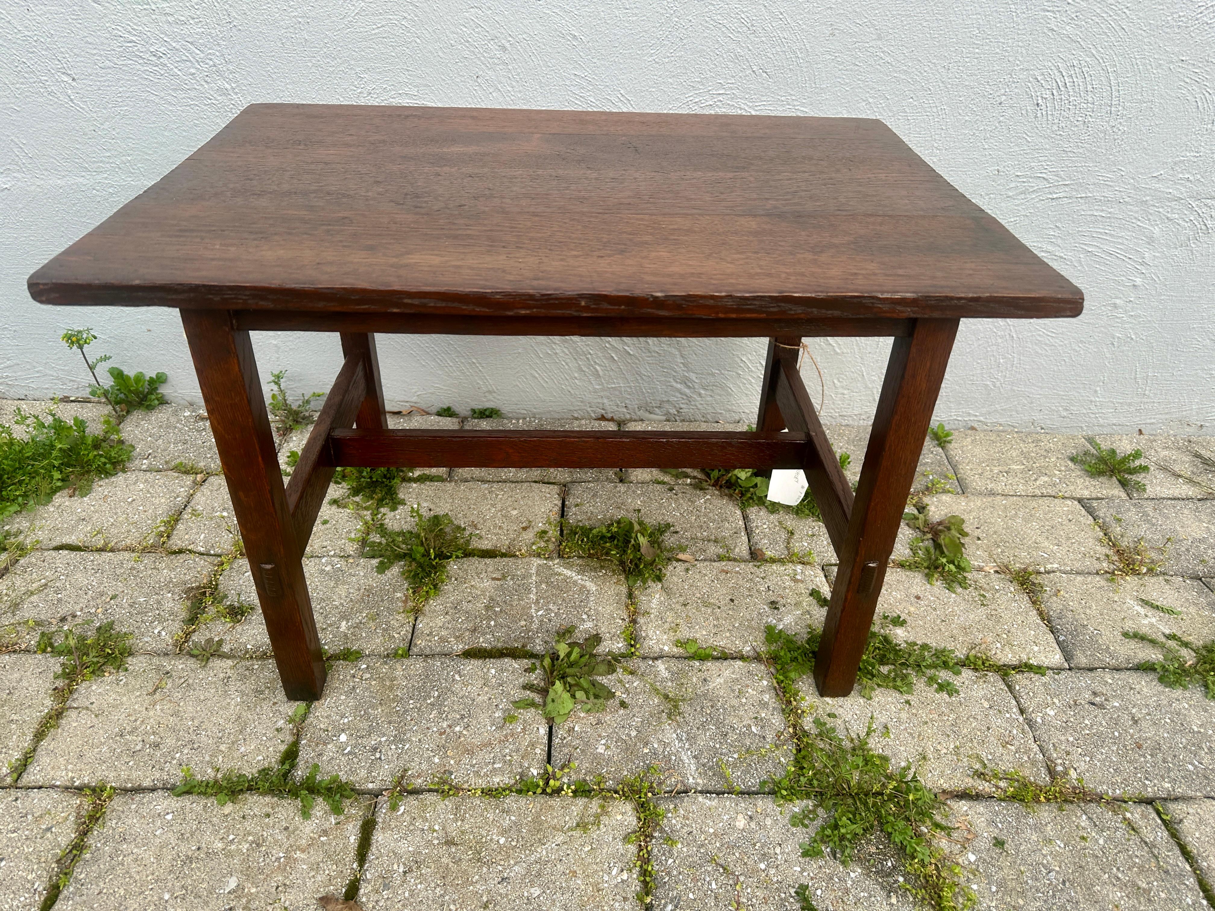 ANTIQUE     Gustav Stickley     Low Table  model # 640     Circa 1910 -    W7892 In Good Condition For Sale In Shamokin Dam, PA