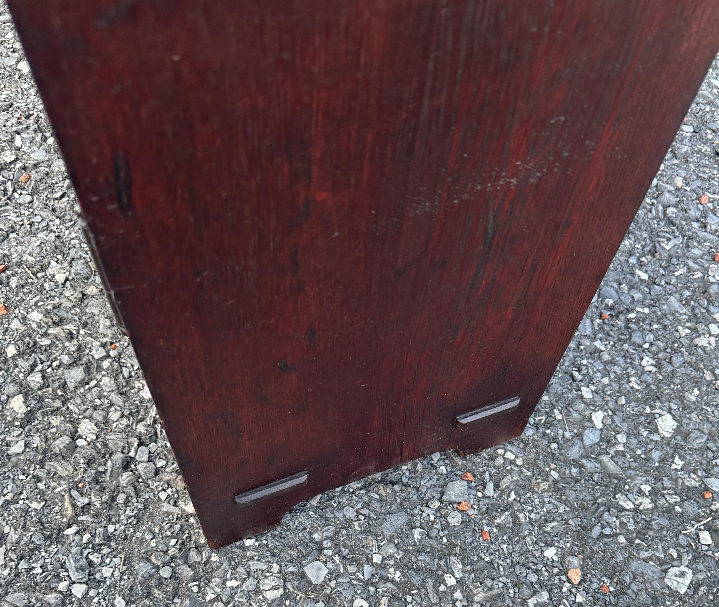 ANTIQUITÉ GUSTAV STICKLEY   Bibliothèque à deux portes modèle 717 - W7984 en vente 5