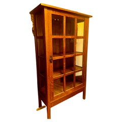 Antiguo armario de porcelana de una puerta GUSTAV STICKLEY/ EN VENTA