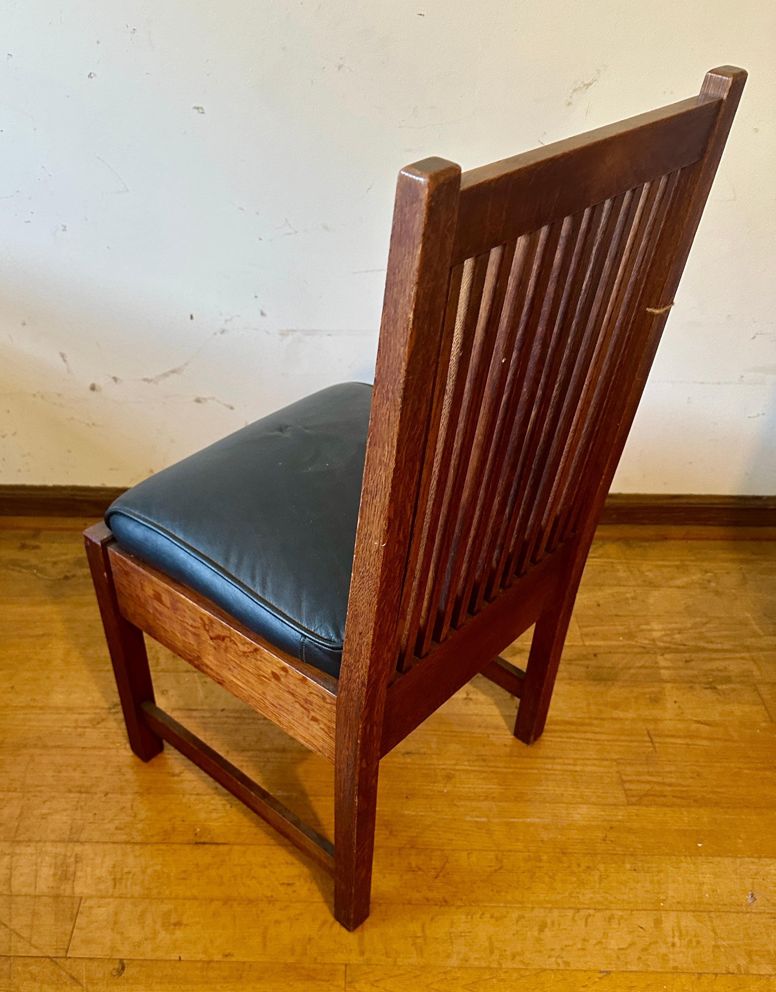 Antiker Gustav Stickley Spindelstuhl - W4134 (20. Jahrhundert) im Angebot