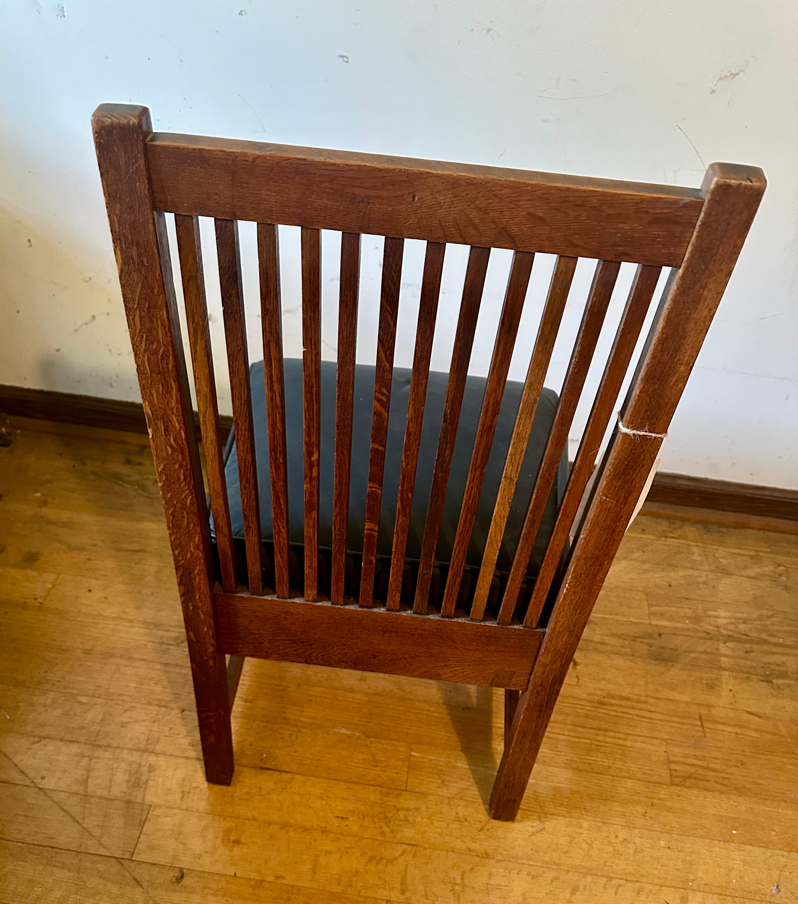 Antiker Gustav Stickley Spindelstuhl - W4134 (Eichenholz) im Angebot