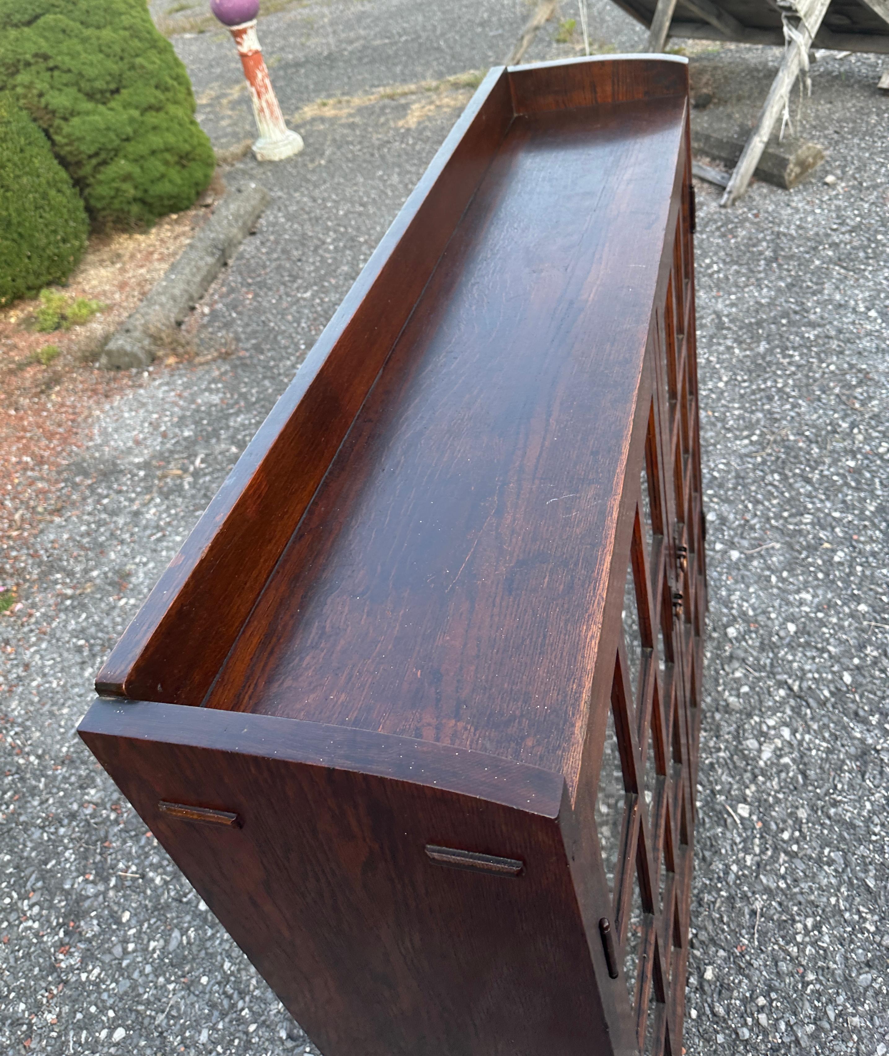 Antique Gustav Stickley  Bookcase, signed  w' paper label as pic       MUST SELL In Excellent Condition For Sale In Shamokin Dam, PA