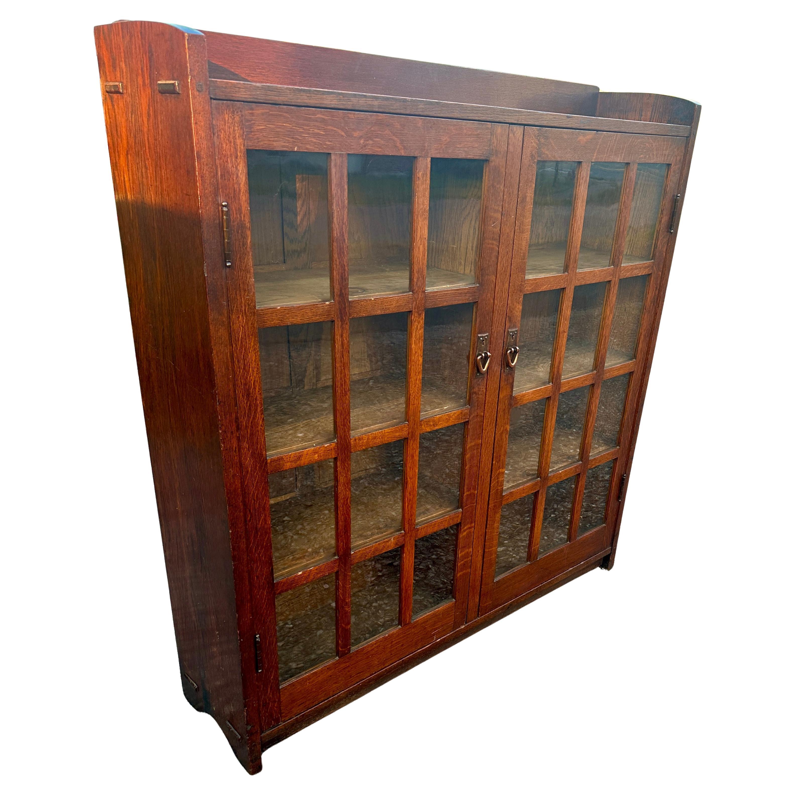 Antiguo Gustav Stickley  Librería, firmada  w' etiqueta de papel como pic       DEBE VENDER