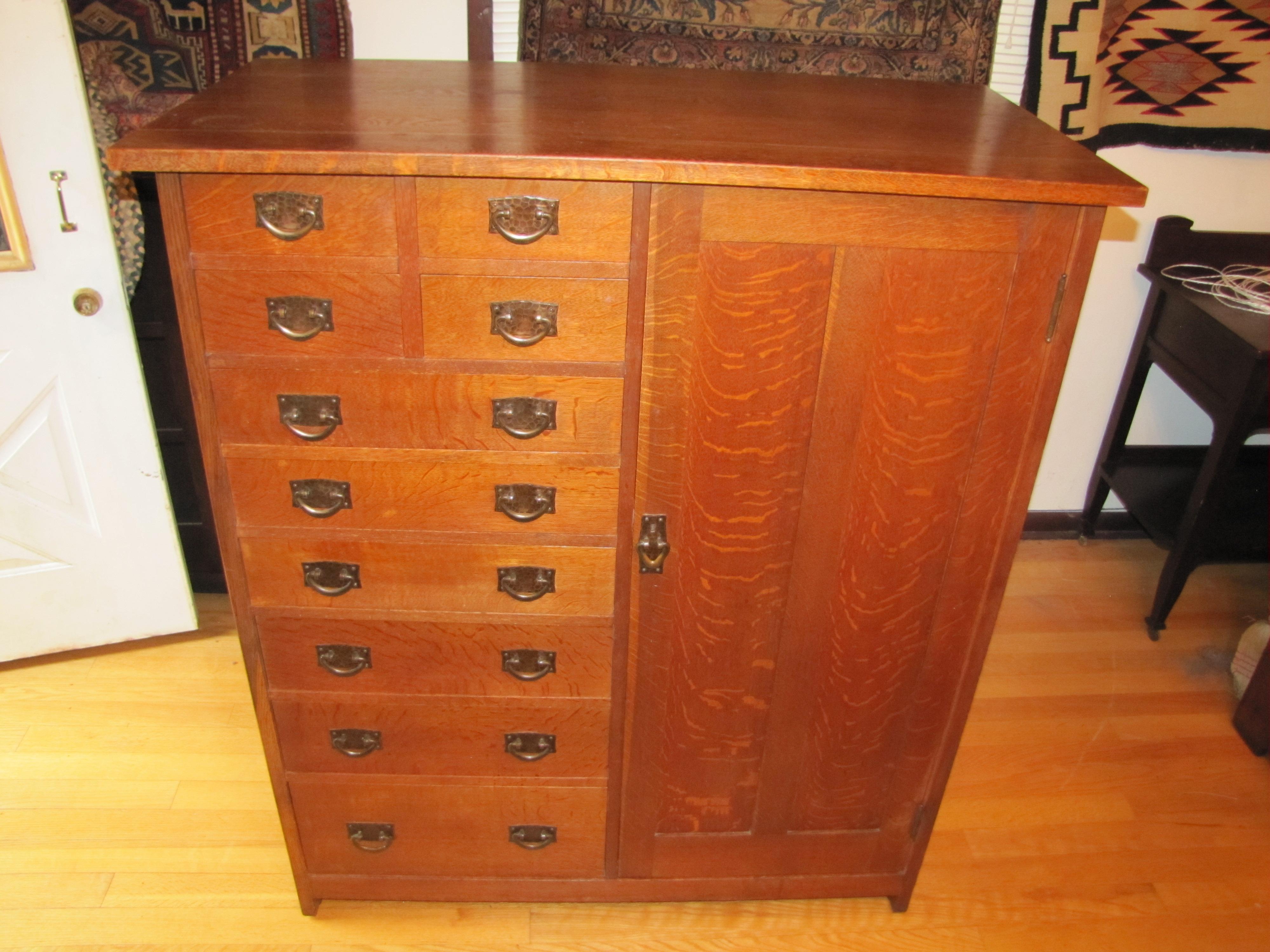ANTIGÜEDAD importante  Armario Gustav Stickley - W1875   EXTRA  OFF en venta 3
