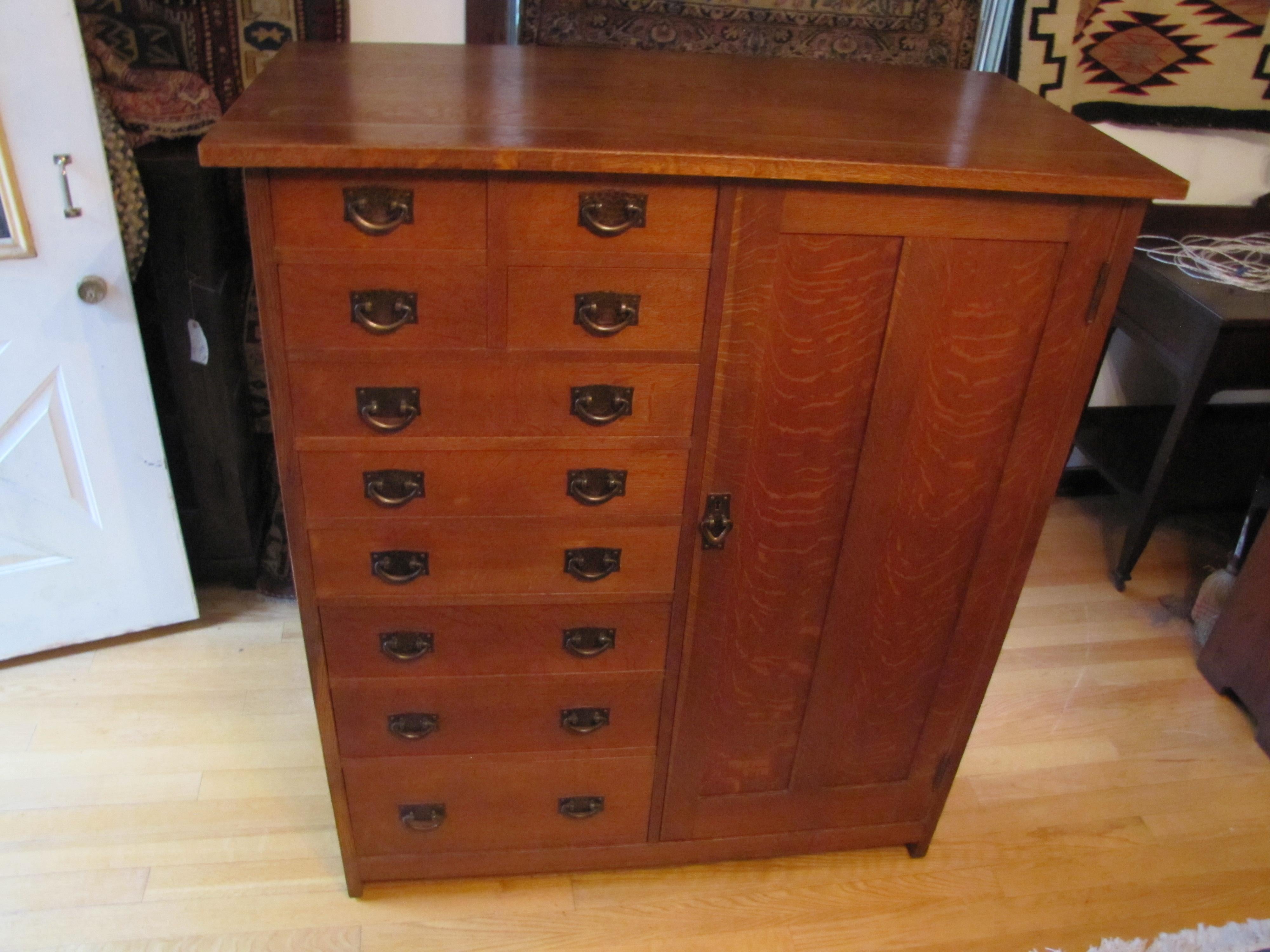 ANTIGÜEDAD importante  Armario Gustav Stickley - W1875   EXTRA  OFF Artes y manualidades en venta