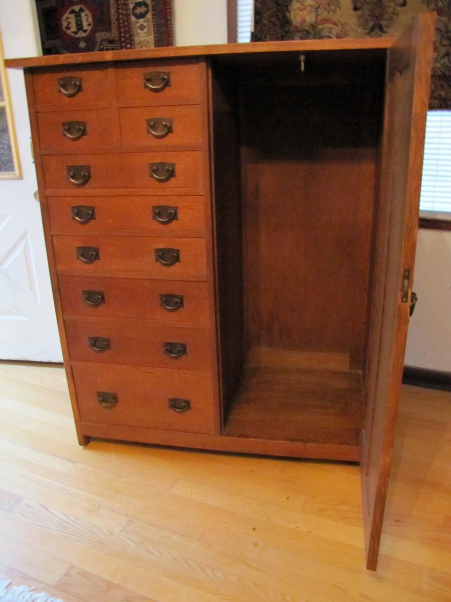 ANTIGÜEDAD importante  Armario Gustav Stickley - W1875   EXTRA  OFF en venta 1