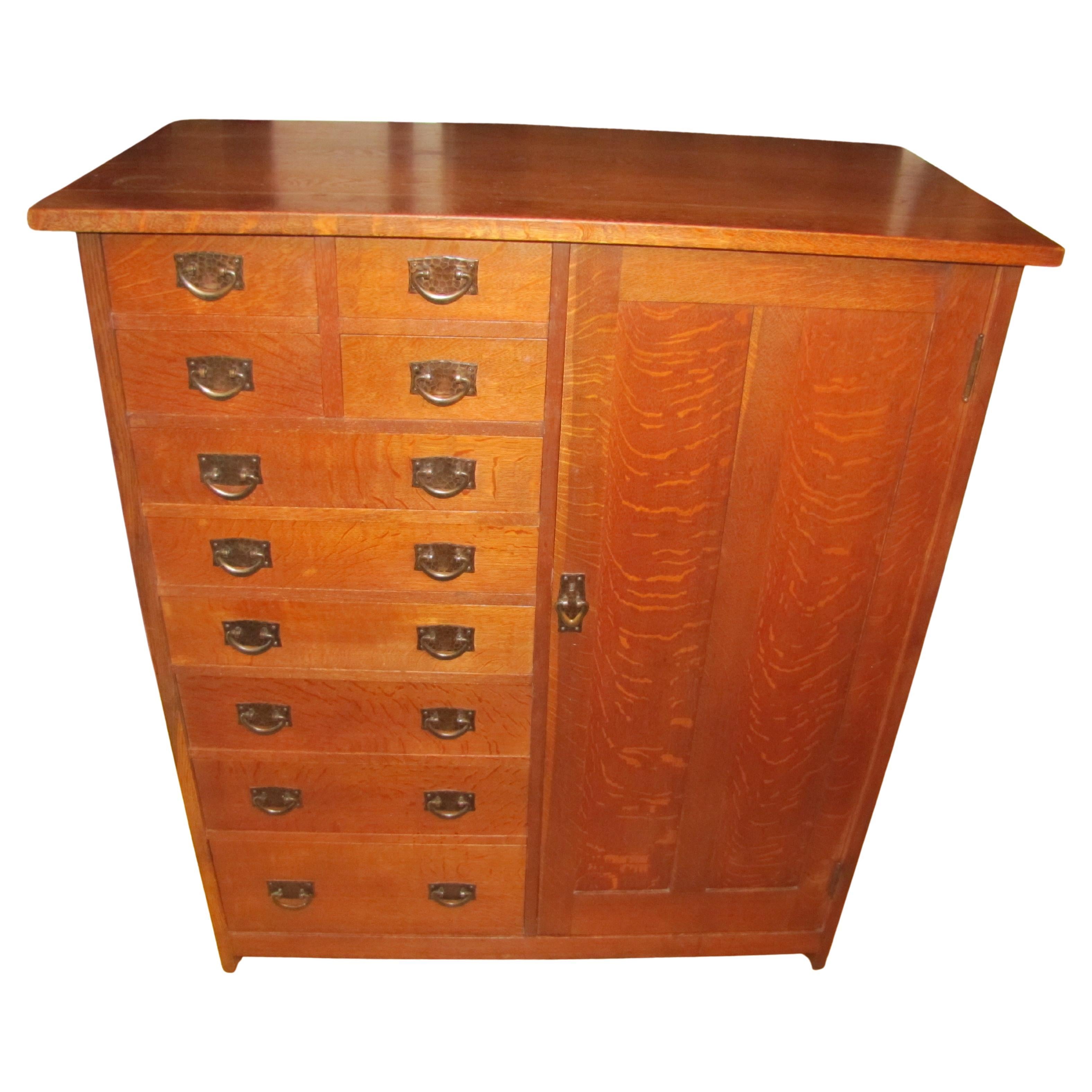 ANTIQUE wichtig  Gustav Stickley-Kleiderschrank - W1875   EXTRA  AUS