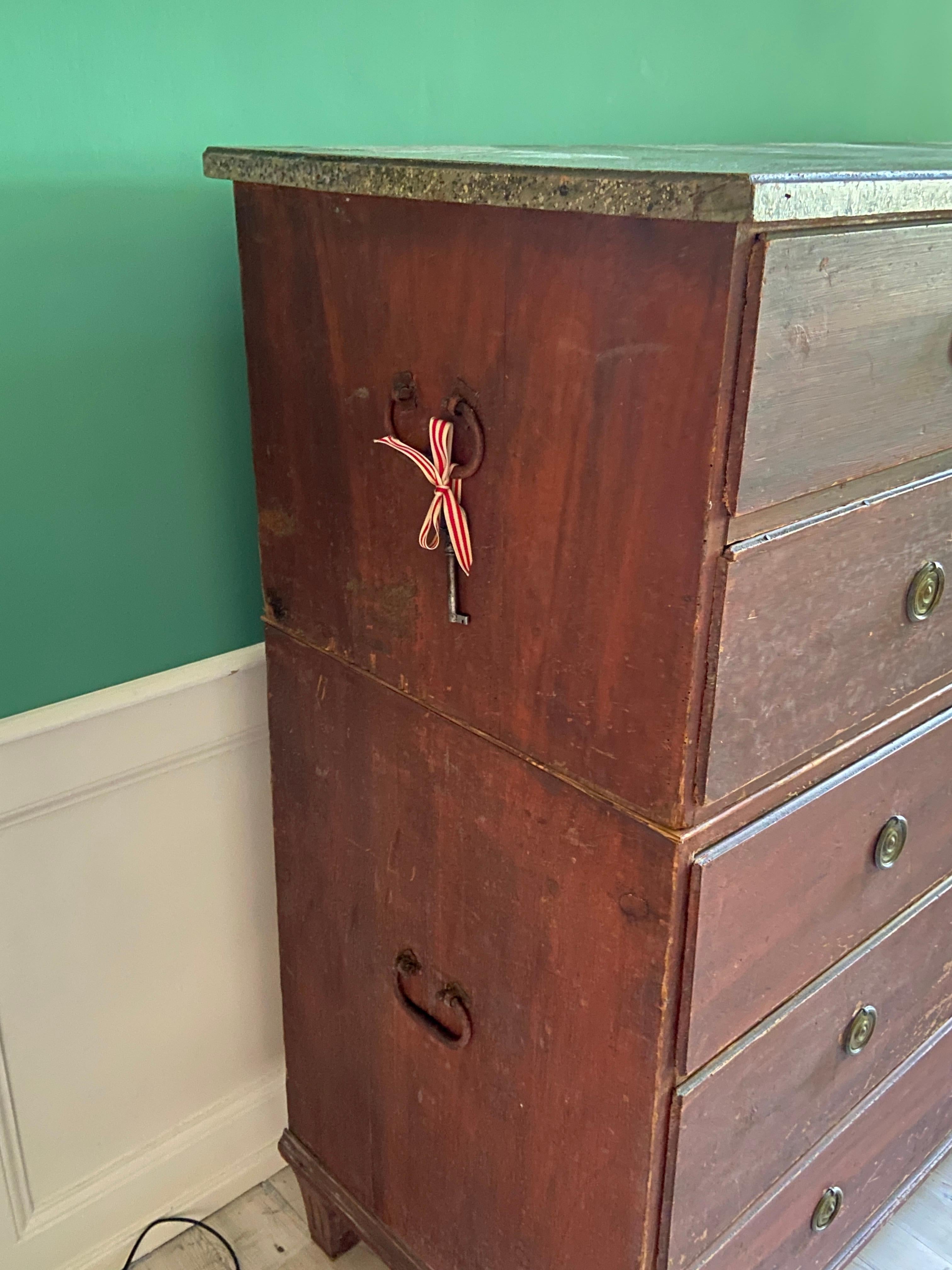 Antique Gustavian Chest-on-chest with Original Paint and Hardware, Sweden, 1780s For Sale 6