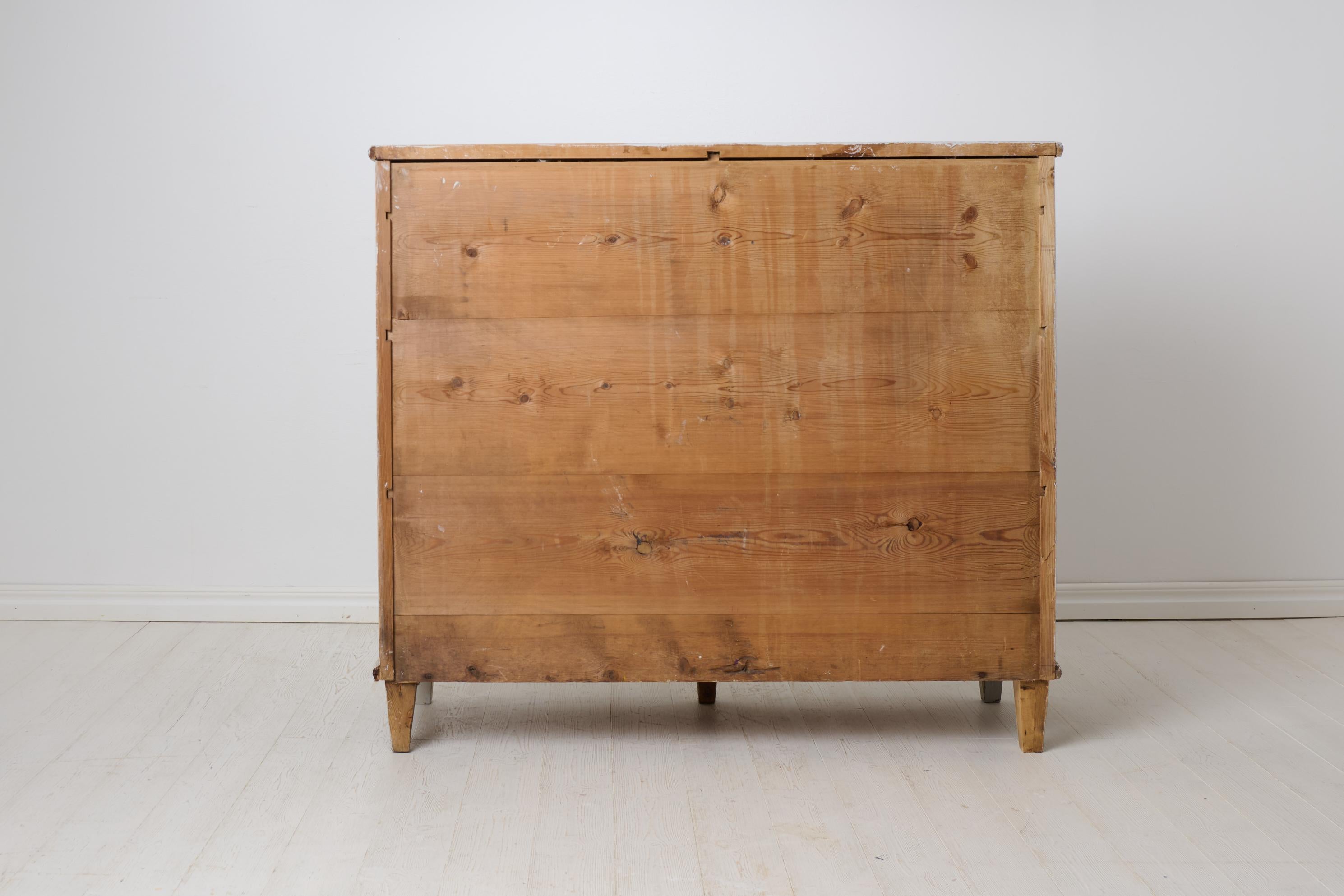 Antique Gustavian Country Sideboard Made by Hand in Northern Sweden Circa 1820 in vendita 3