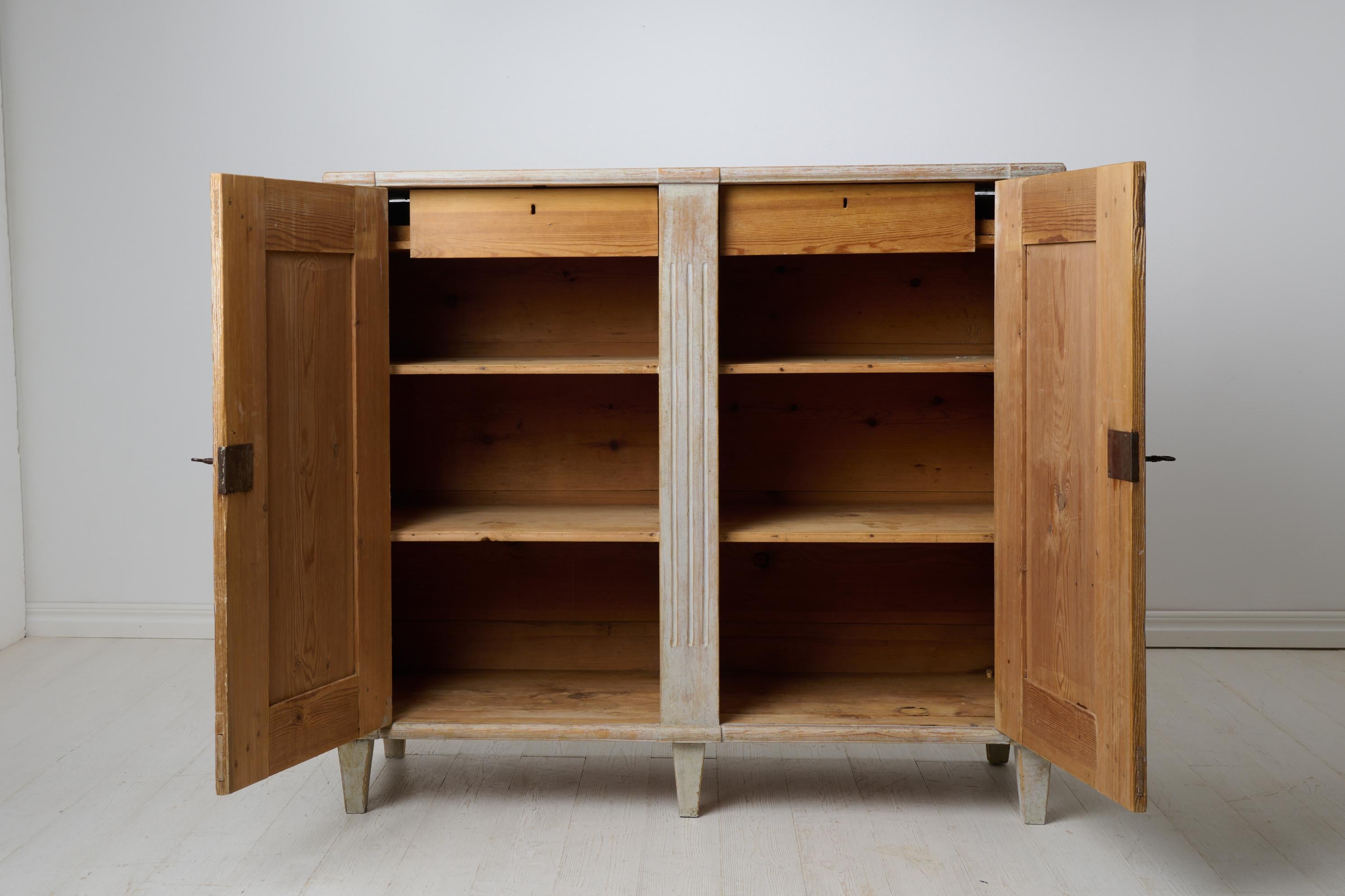 Gustaviano Antique Gustavian Country Sideboard Made by Hand in Northern Sweden Circa 1820 in vendita