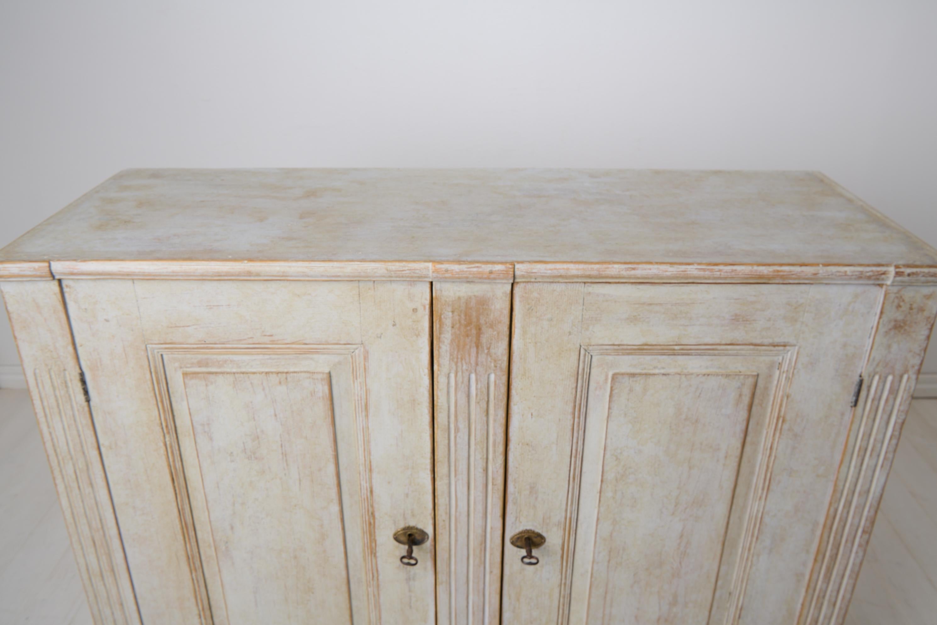 Antique Gustavian Country Sideboard Made by Hand in Northern Sweden Circa 1820 In condizioni buone in vendita a Kramfors, SE