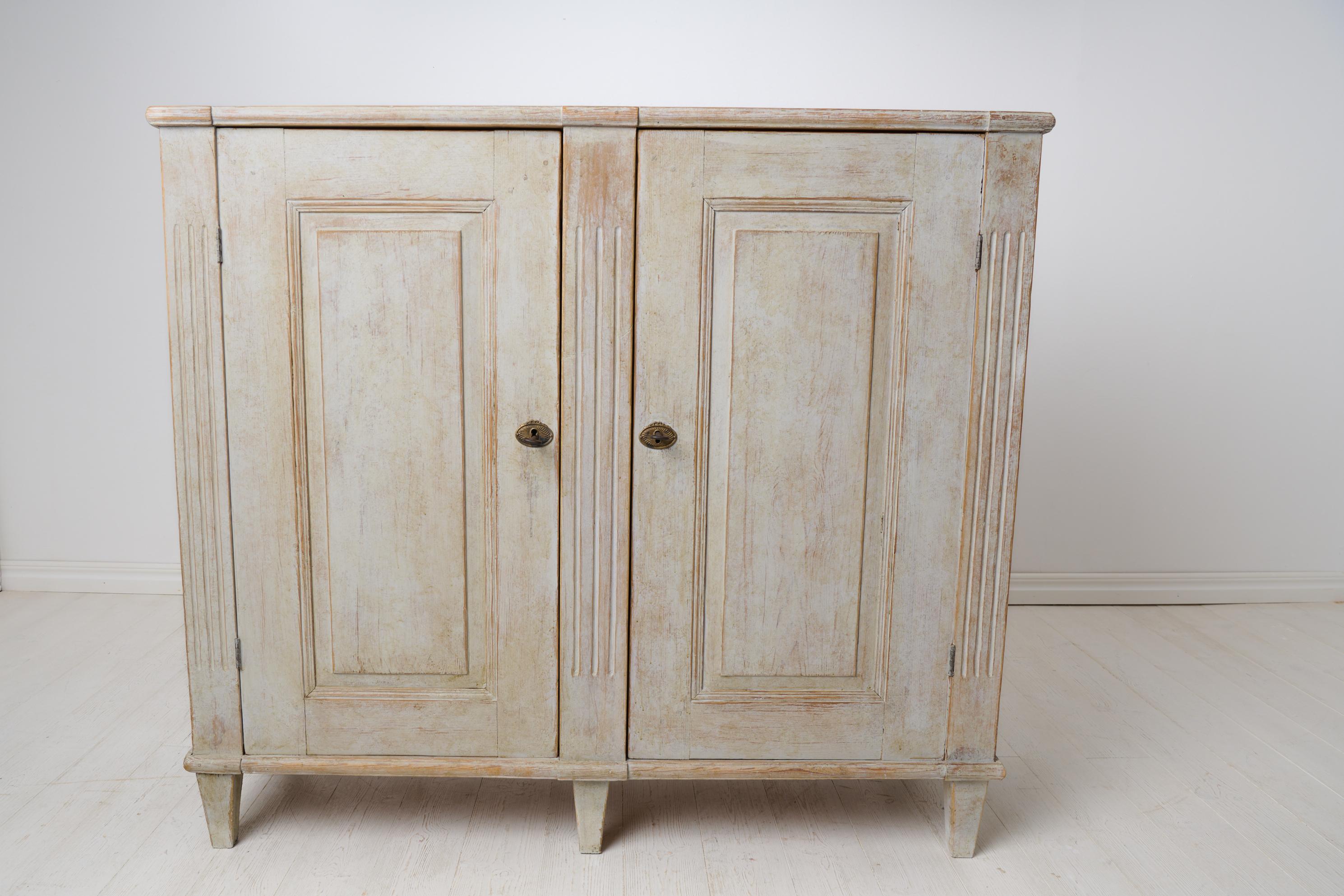 XIX secolo Antique Gustavian Country Sideboard Made by Hand in Northern Sweden Circa 1820 in vendita