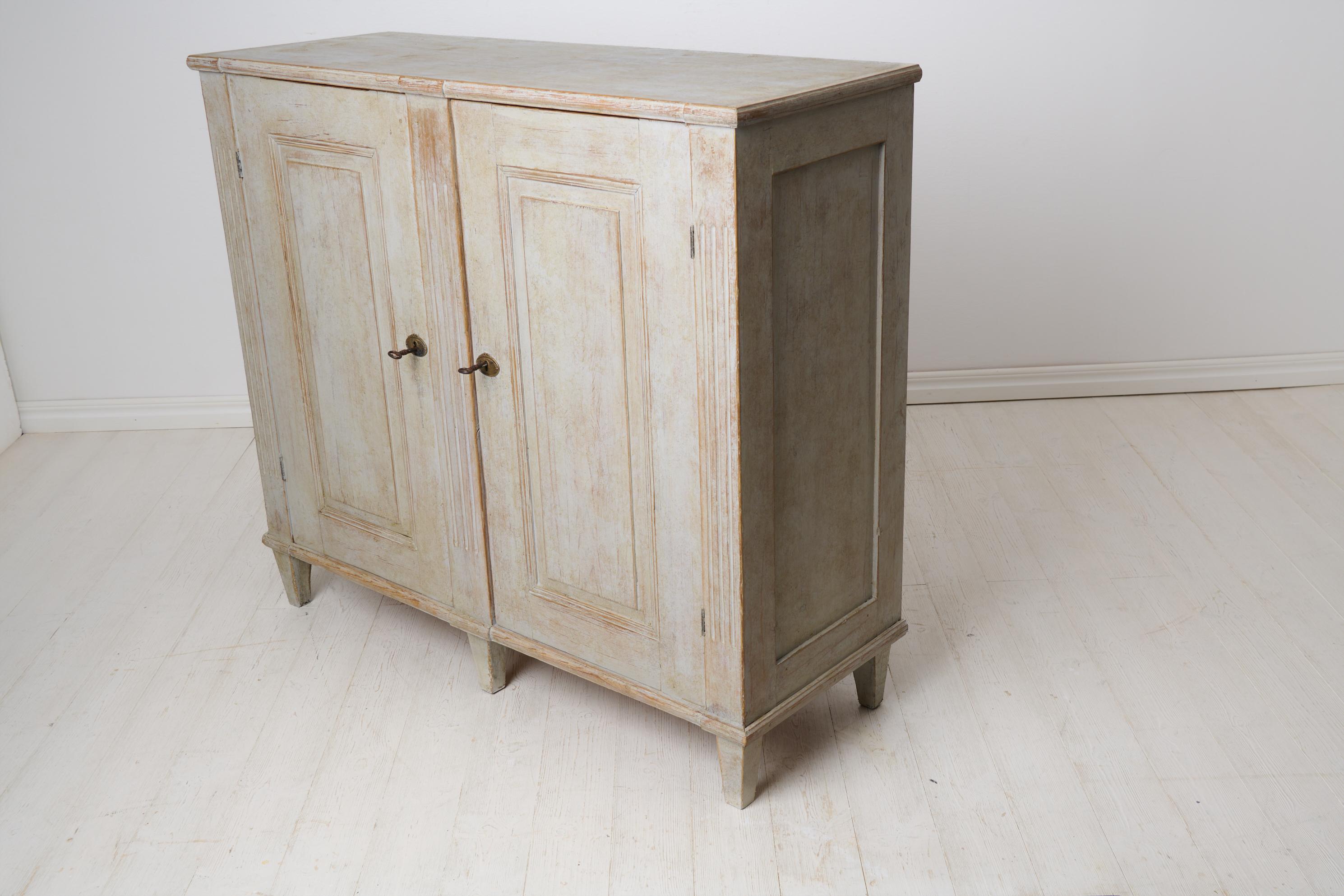 Pino Antique Gustavian Country Sideboard Made by Hand in Northern Sweden Circa 1820 in vendita