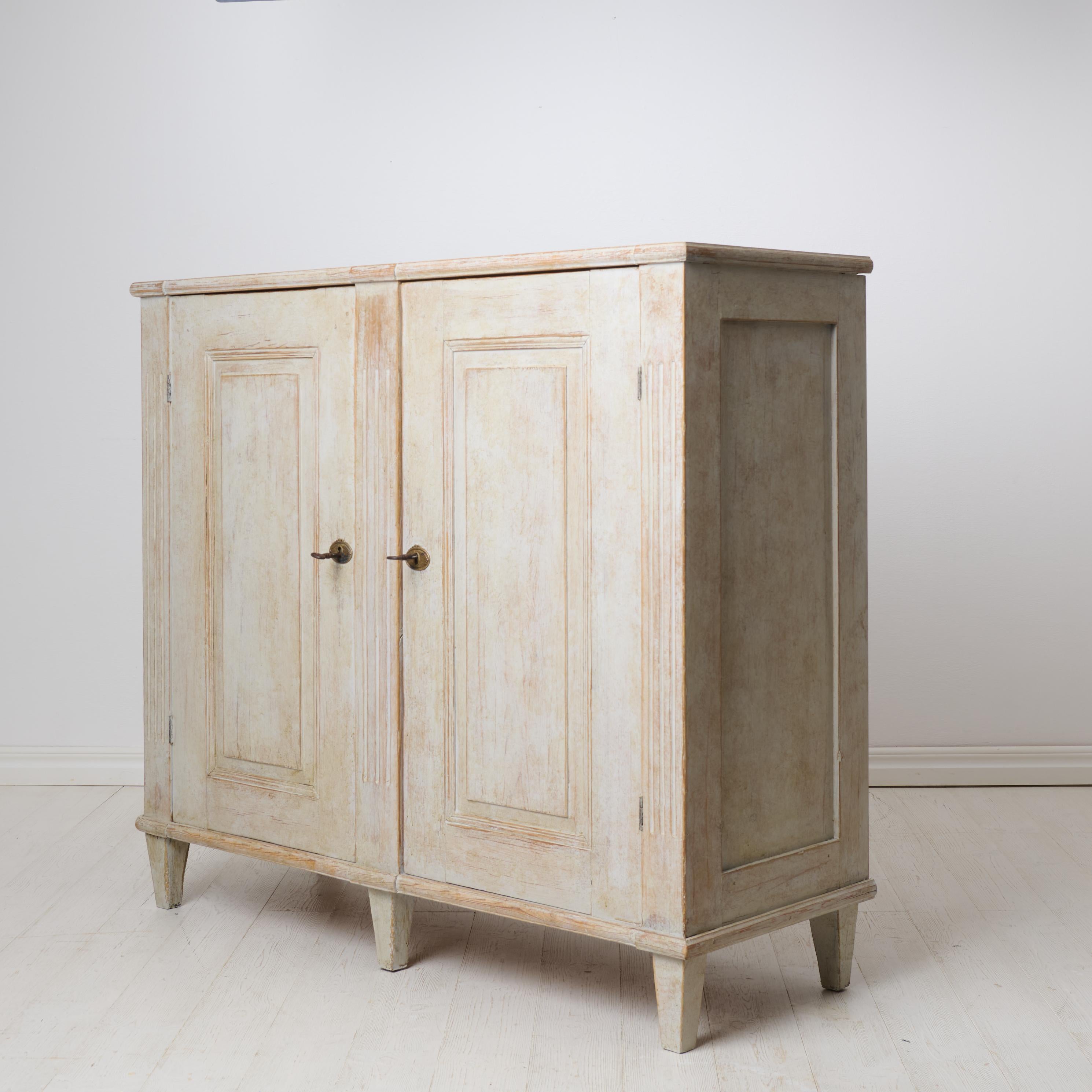 Antique Gustavian Country Sideboard Made by Hand in Northern Sweden Circa 1820 in vendita 1
