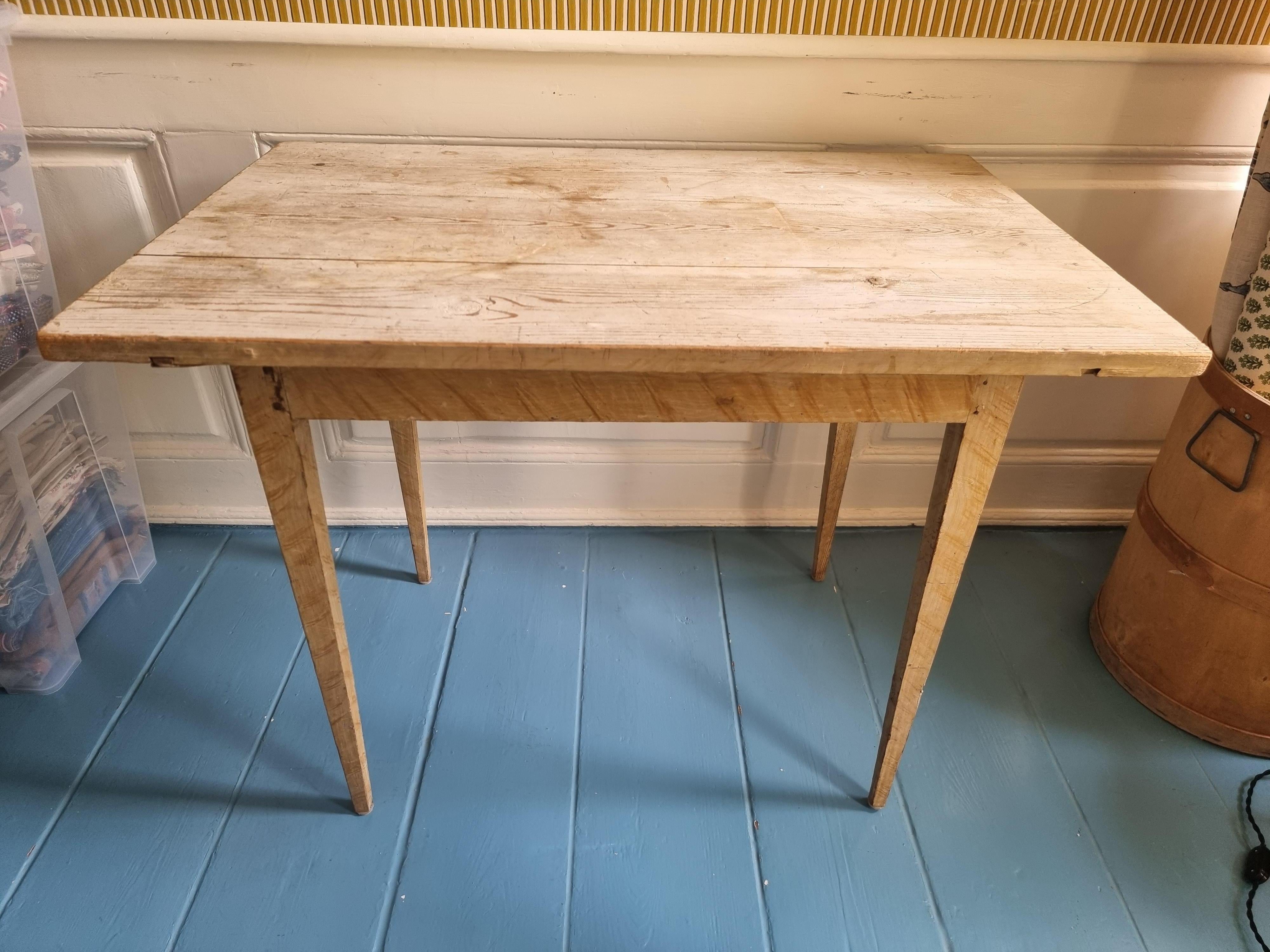 Swedish Antique Gustavian Pine table, Sweden early 19th century 