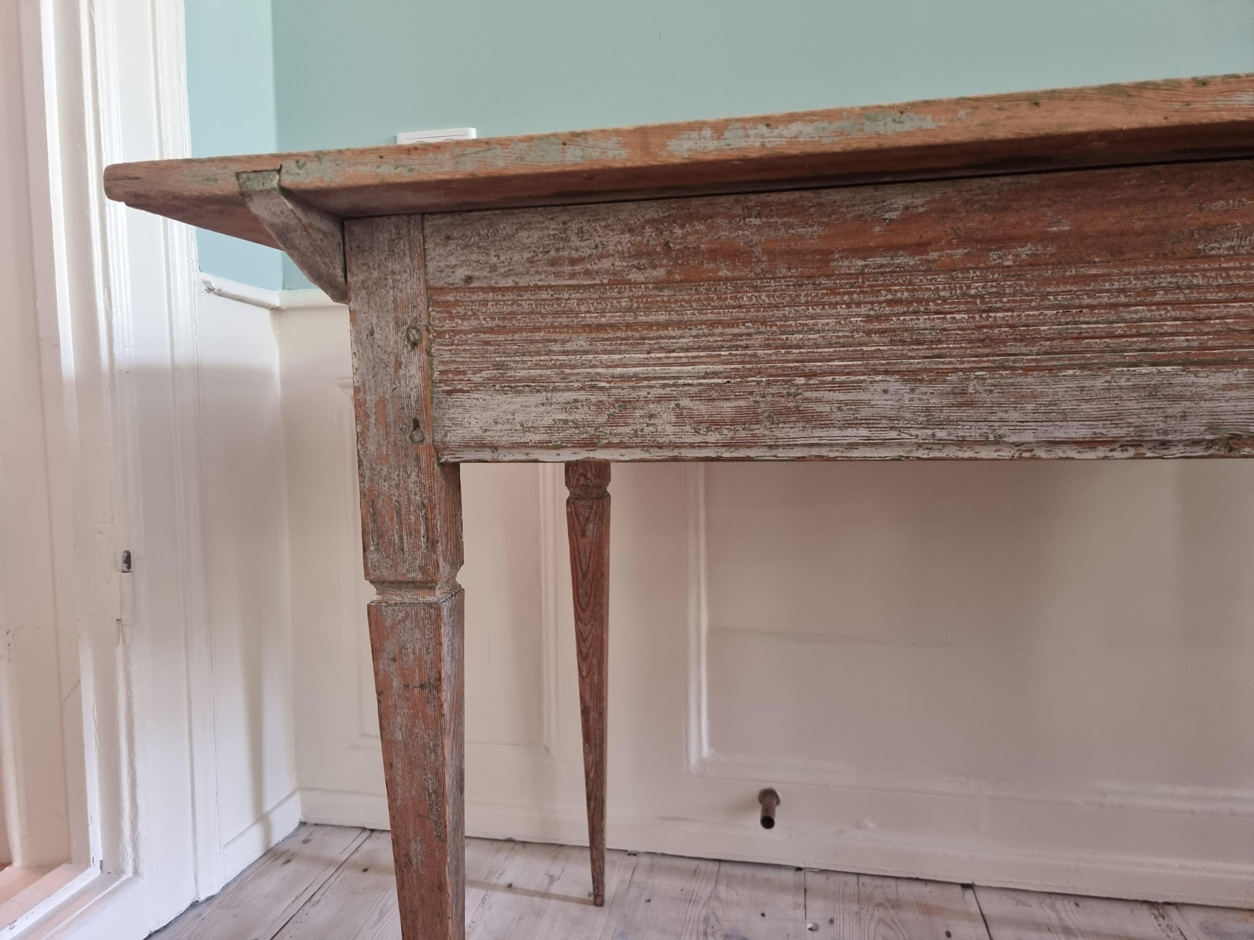 Ancienne table en pin gustavienne, Suède, fin du XVIIIe siècle en vente 6