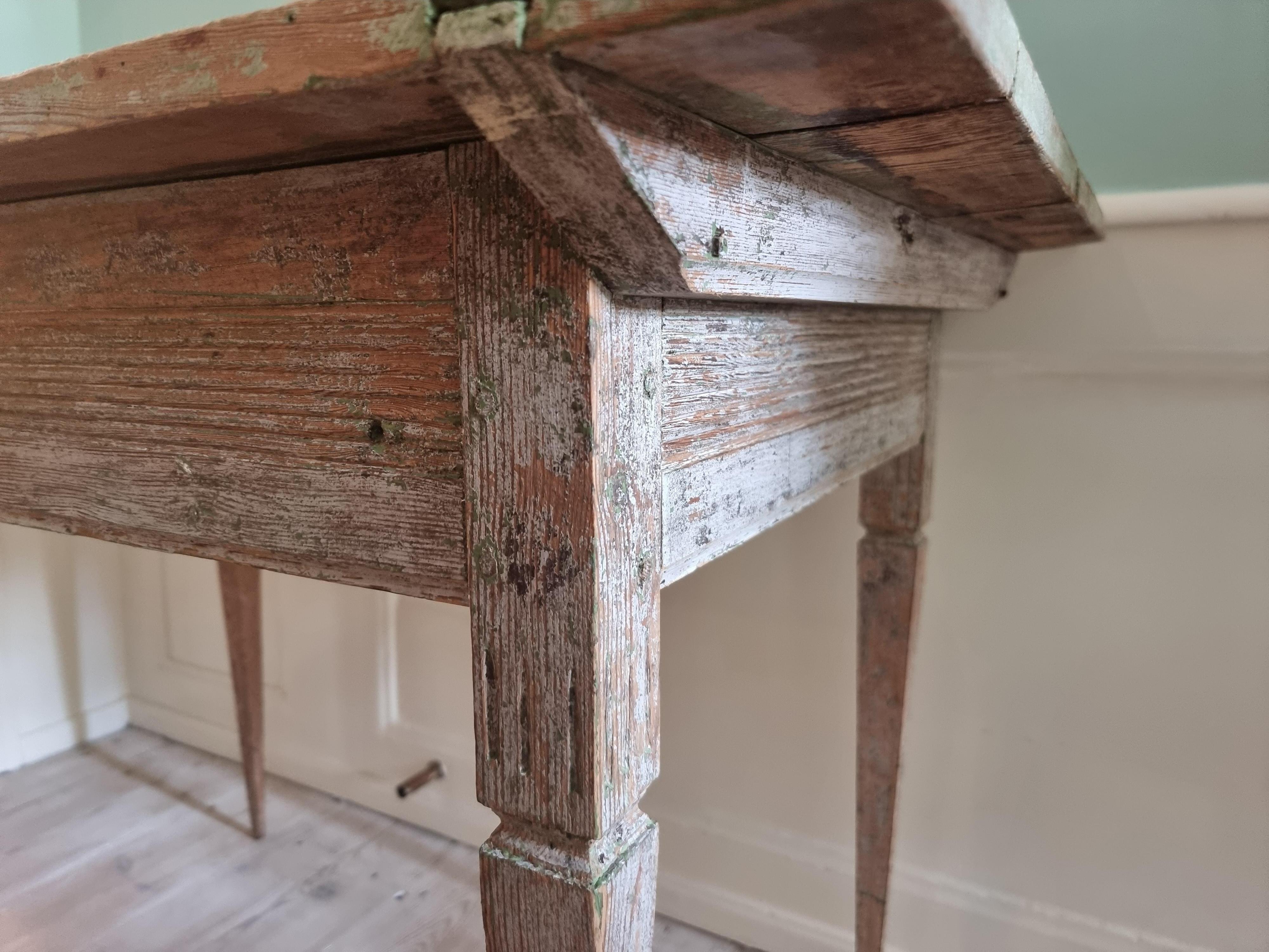 Antique Gustavian Pine Table, Sweden, Late 18th Century For Sale 1