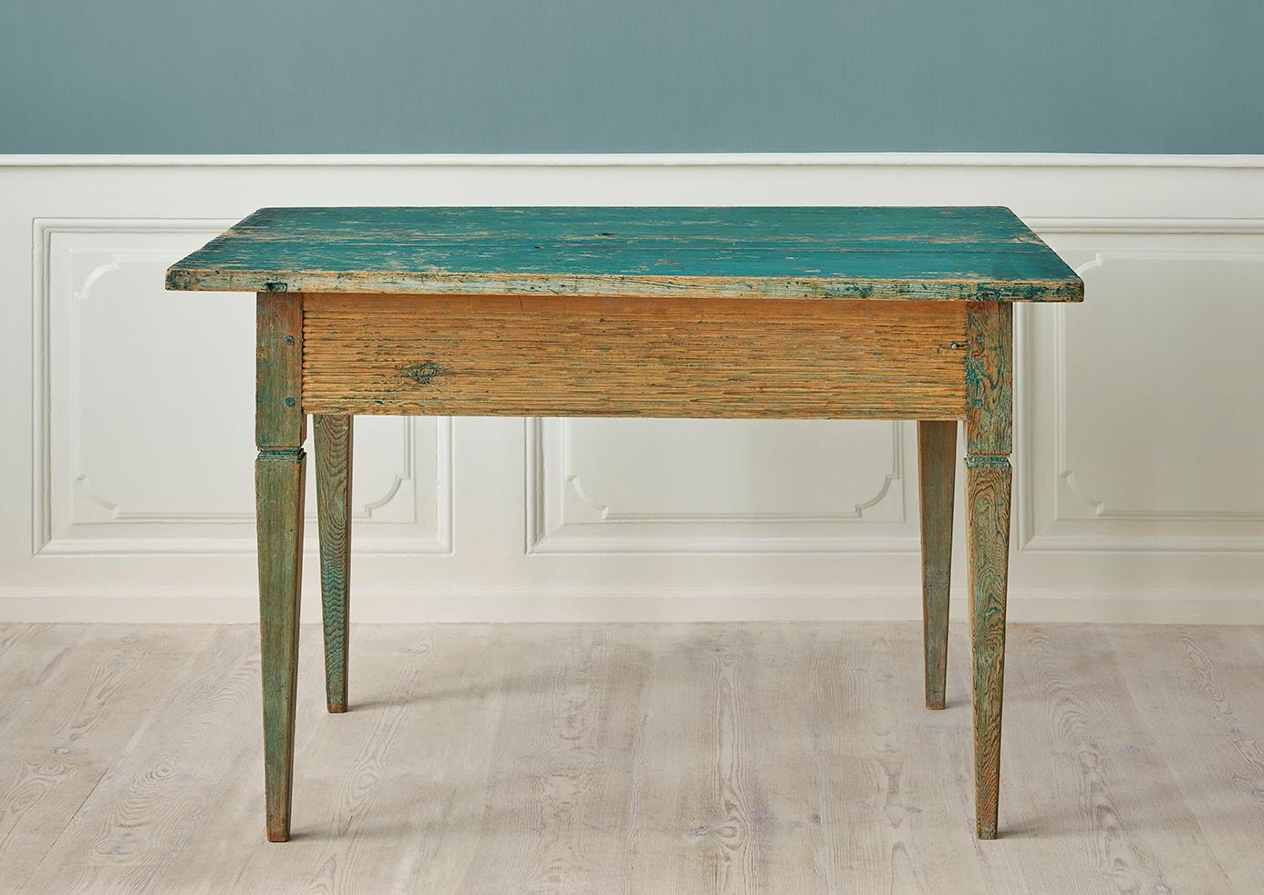 Schweden, Ende 18. Jahrhundert

Antiker original schwedischer Tisch aus der Zeit um 1790. In Grün gestrichen. 

H 77 x B 117 x T 81 cm