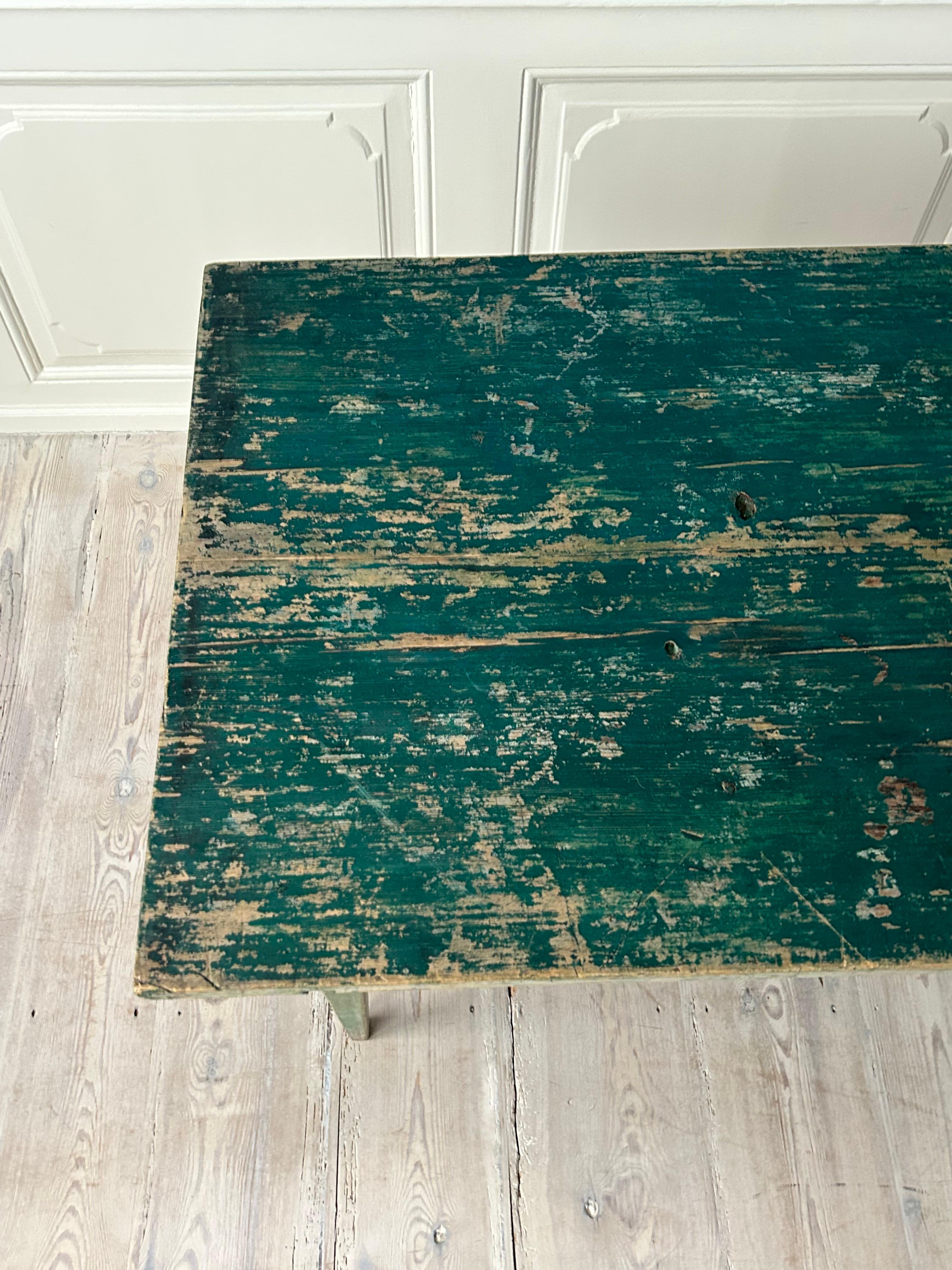 Antique Gustavian Pine Table with Green Paint, Sweden, Late 18th Century In Good Condition For Sale In Copenhagen K, DK