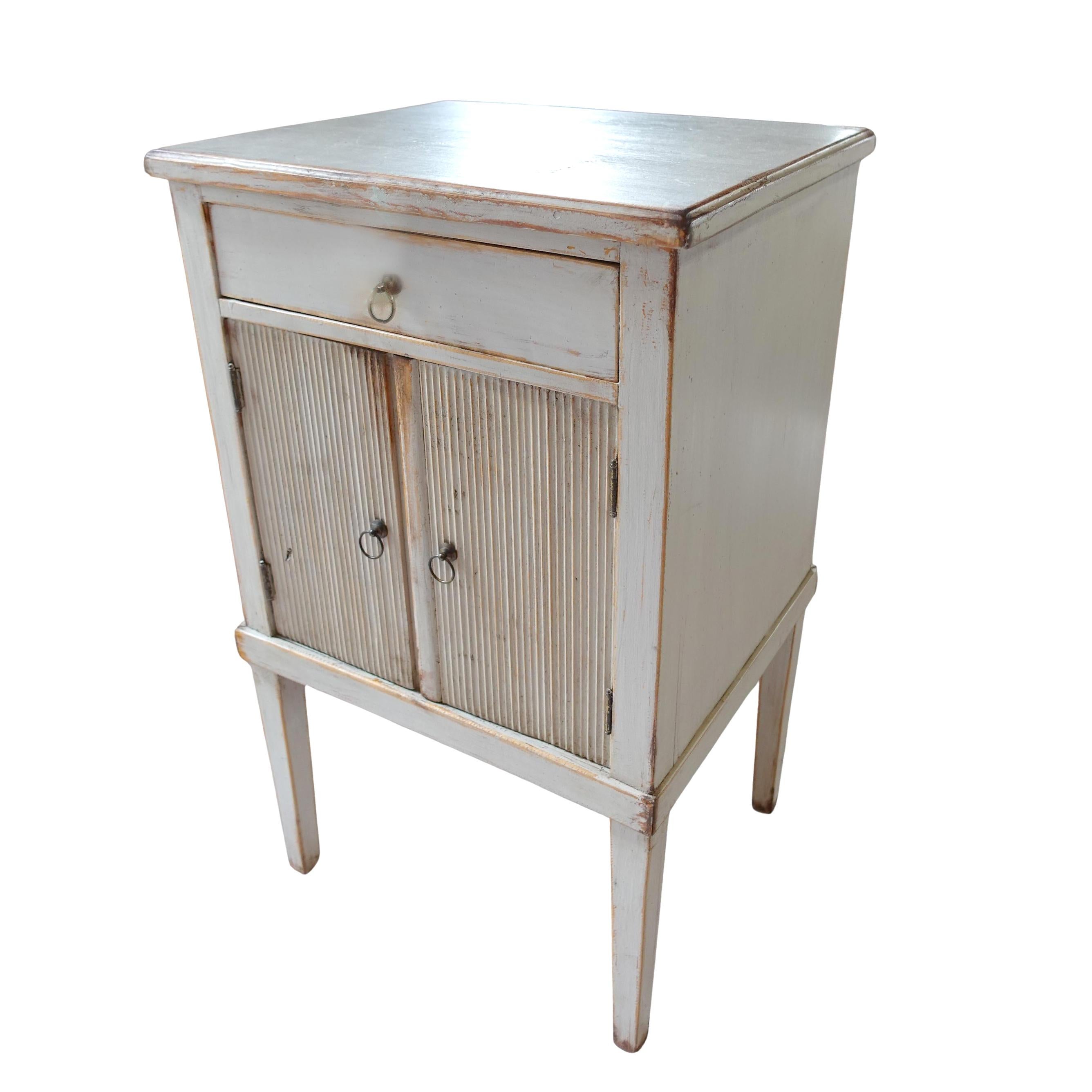 Antique Gustavian Side Table with Distressed Grey-Blue Lime-Washed Finish (19. Jahrhundert) im Angebot