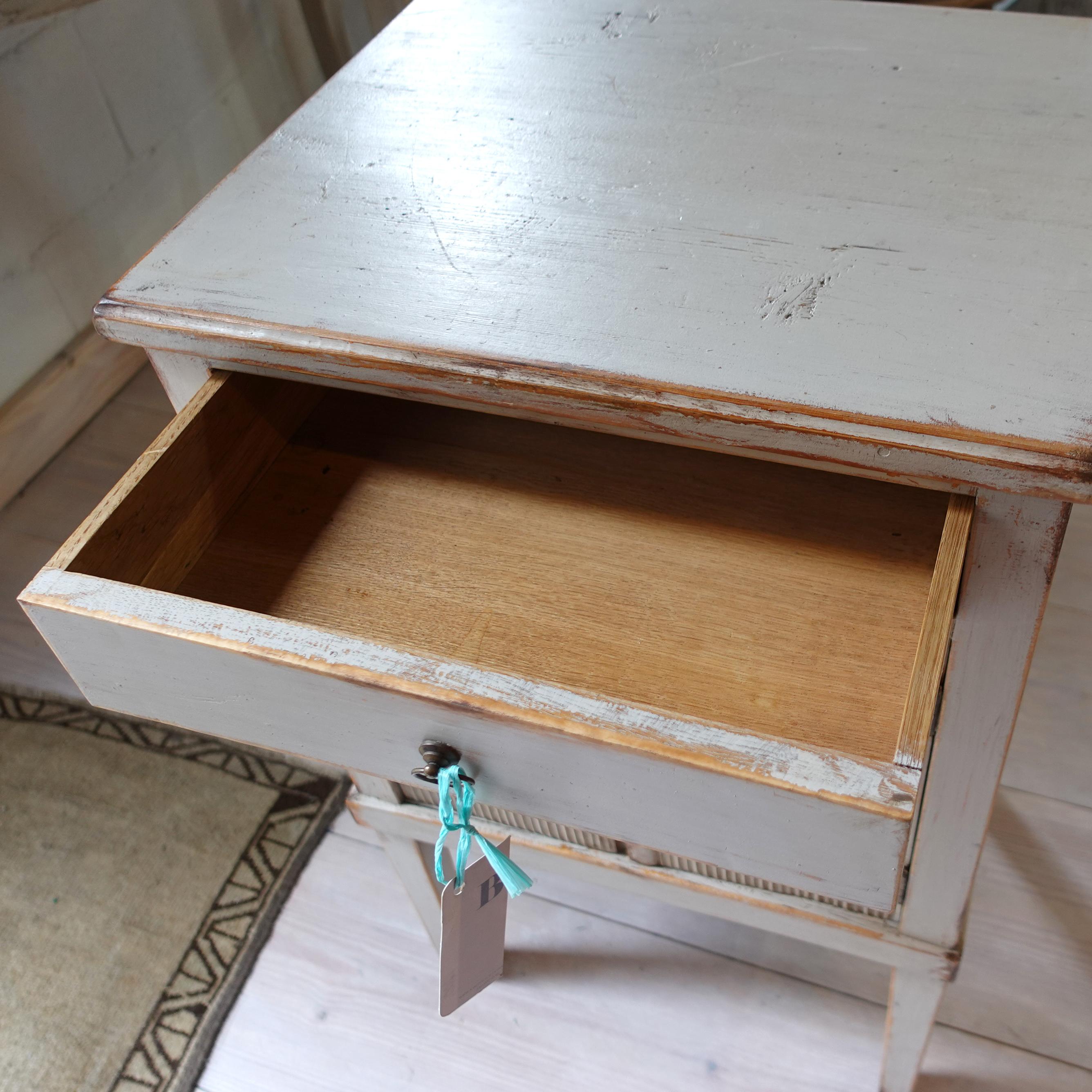 Antique Gustavian Side Table with Distressed Grey-Blue Lime-Washed Finish (Holz) im Angebot