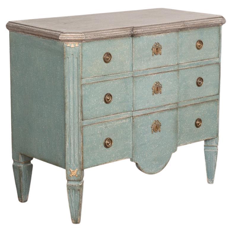 Antique Gustavian White Painted Chest of Three Drawers from Sweden circa 1840 For Sale at 1stDibs