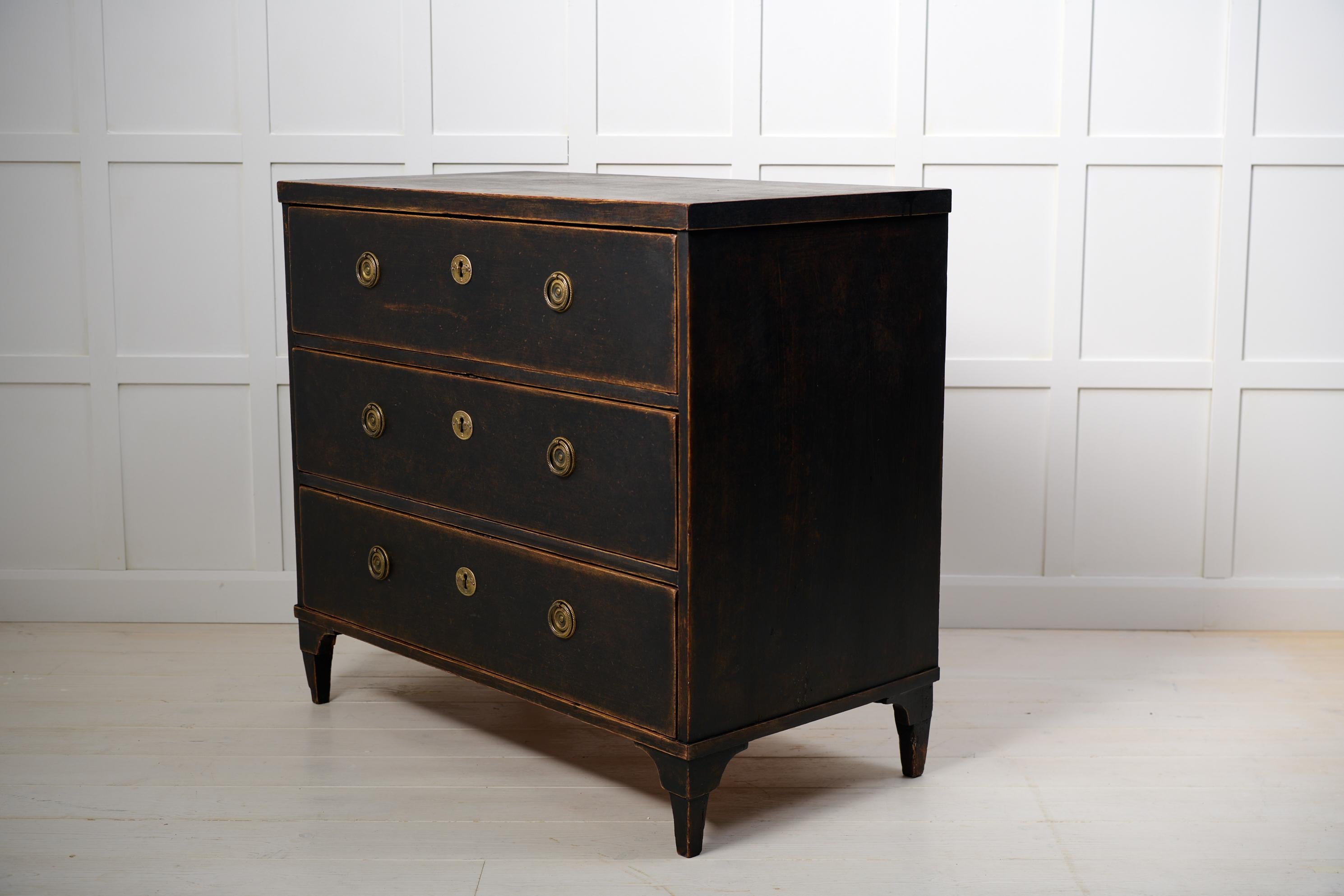 Antique Gustavian Style Chest, Swedish Genuine Country Black Pine with Drawers In Good Condition For Sale In Kramfors, SE