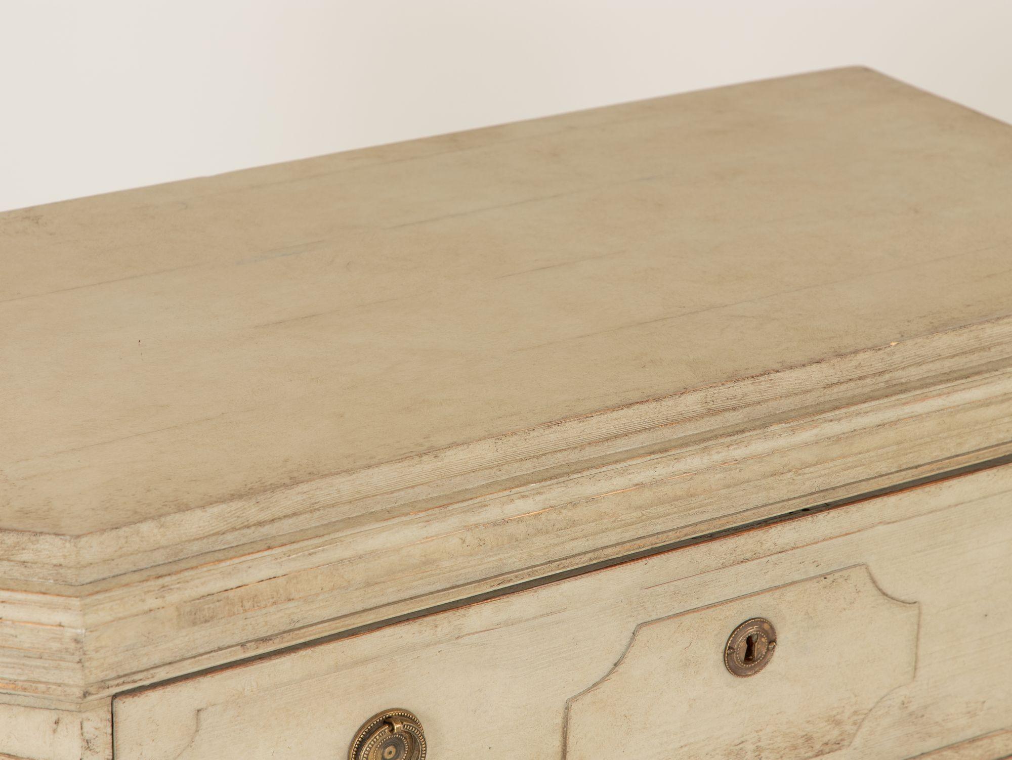 Antique Gustavian Style Chests of Drawers - a Pair For Sale 5
