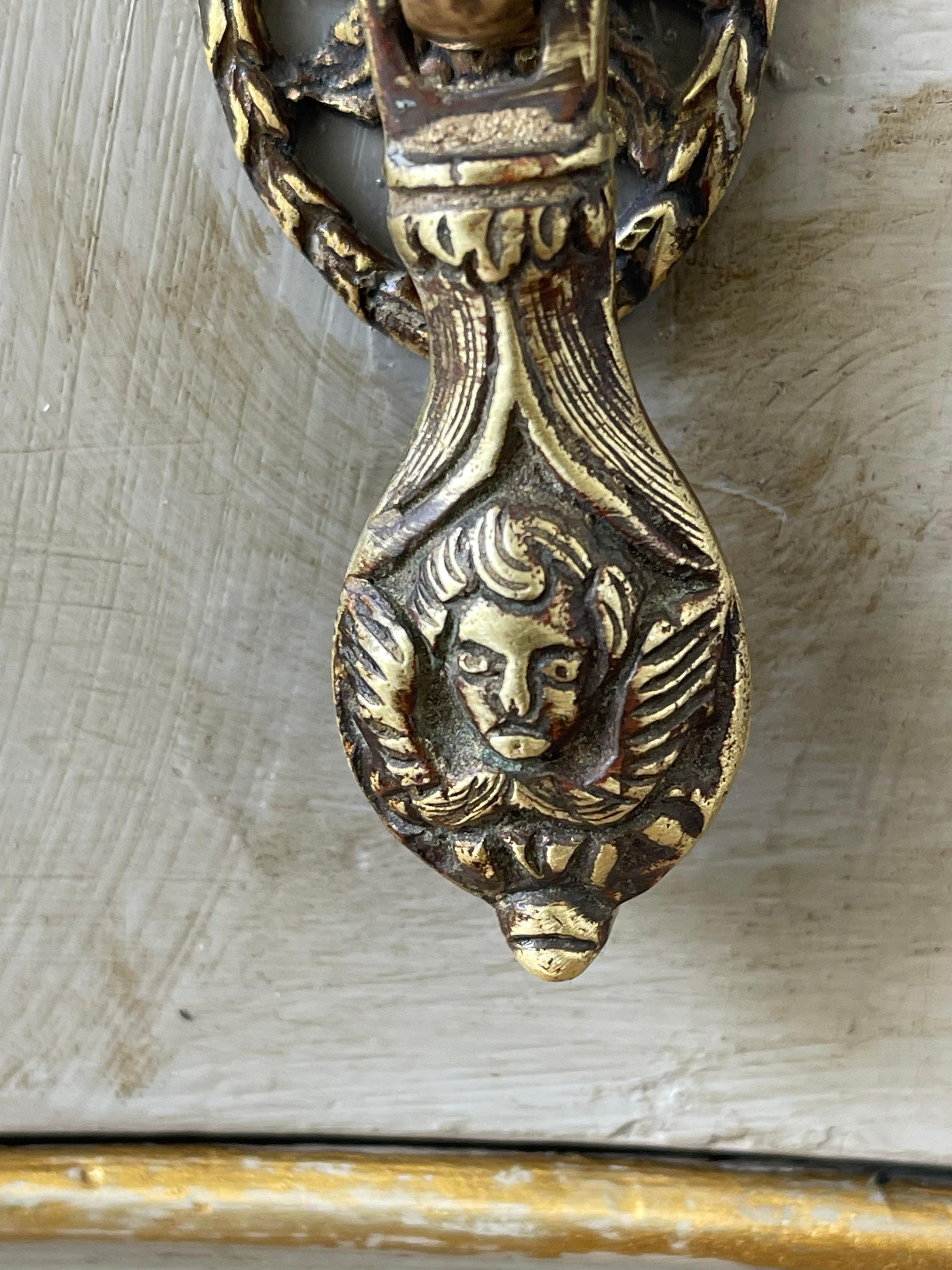 Noce Spettacolare commode antico in stile gustaviano dipinto di grigio in vendita