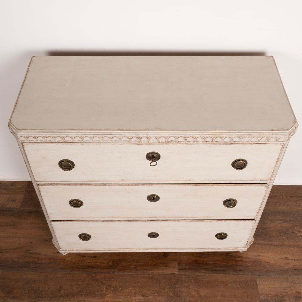 Antique Gustavian White Painted Chest of Three Drawers from Sweden circa 1840 For Sale 7