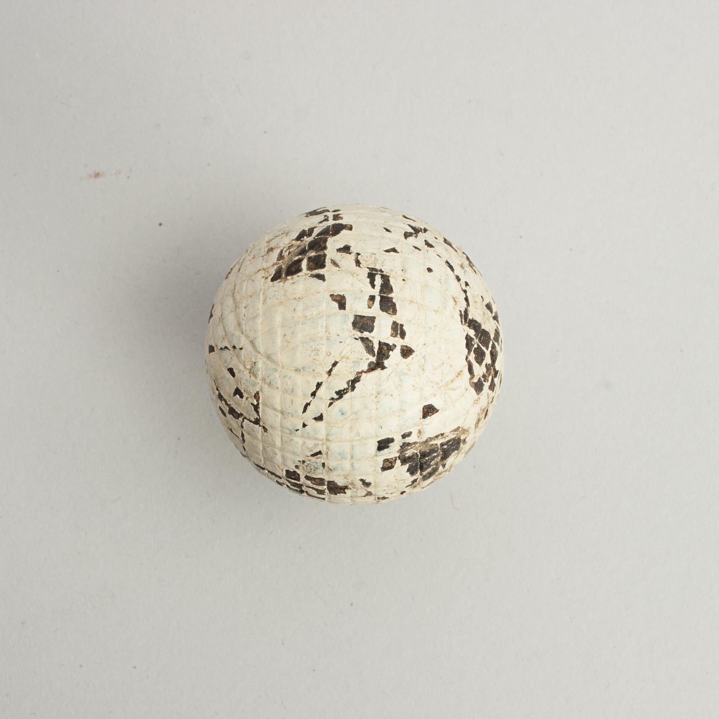Antique Gutta Percha Golf Ball, Mesh Pattern In Fair Condition For Sale In Oxfordshire, GB