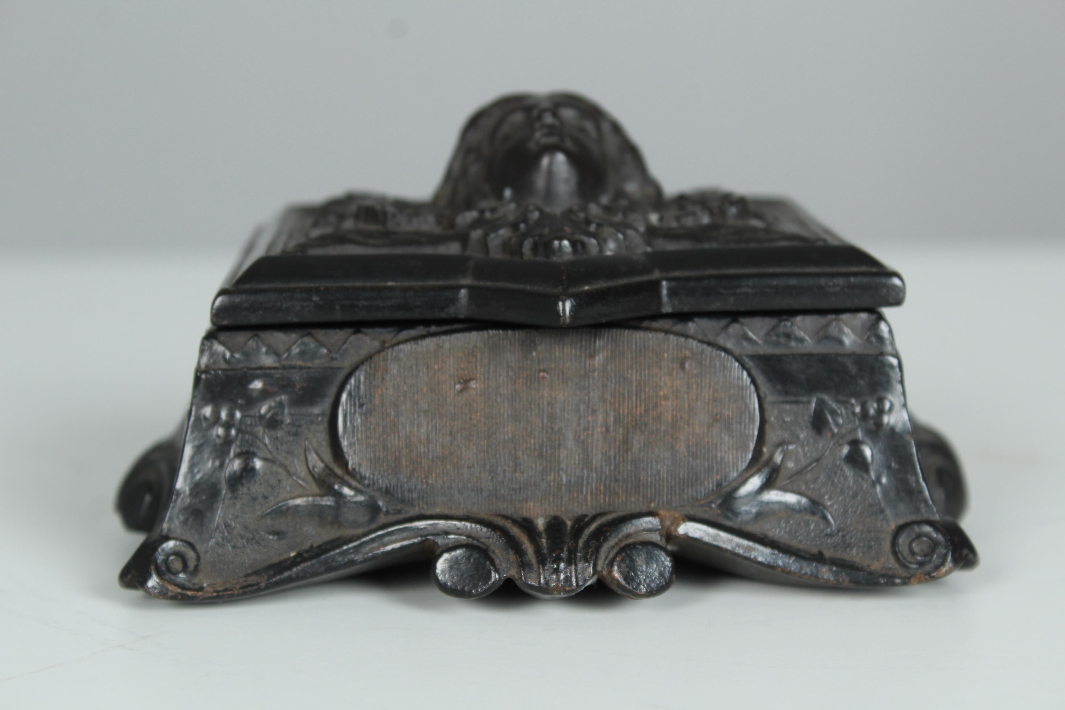 Antique Gutta-Percha Jewelry Box, France, Circa 1880 For Sale 4