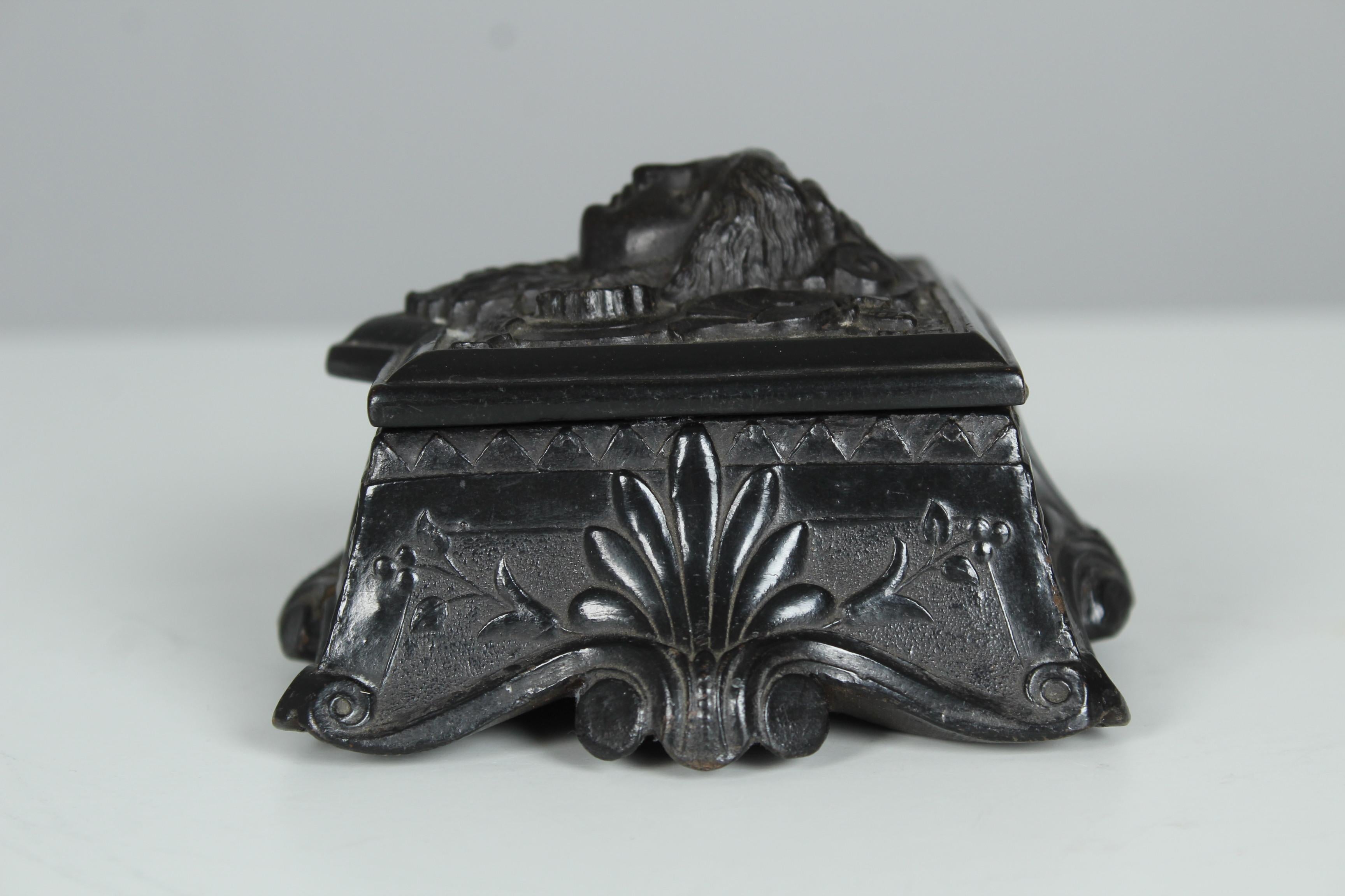 Antique Gutta-Percha Jewelry Box, France, Circa 1880 For Sale 5