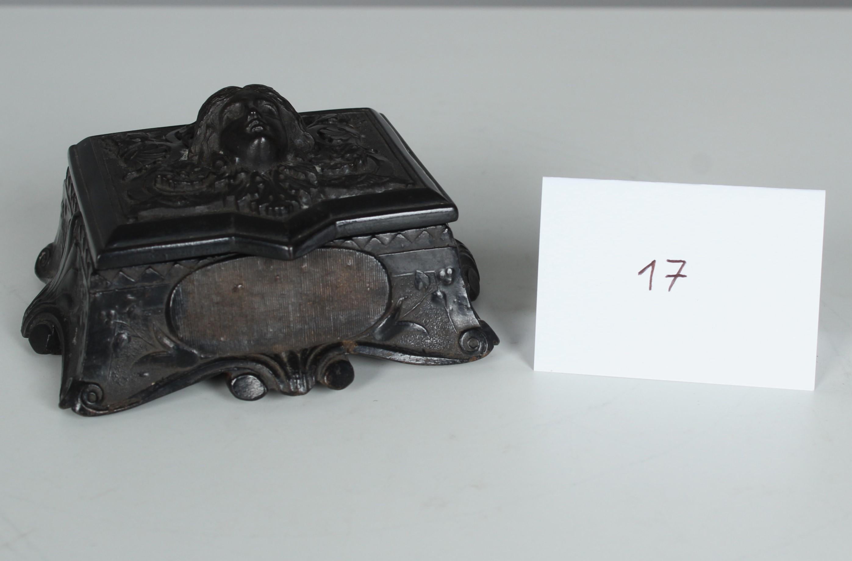 Antique Gutta-Percha Jewelry Box, France, Circa 1880 For Sale 9