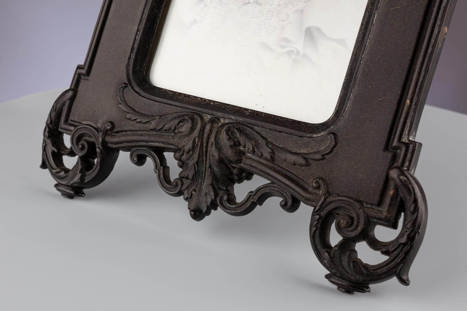 19th Century Antique Gutta-Percha Picture Frame, France, 1880s, 10 x 13 cm For Sale