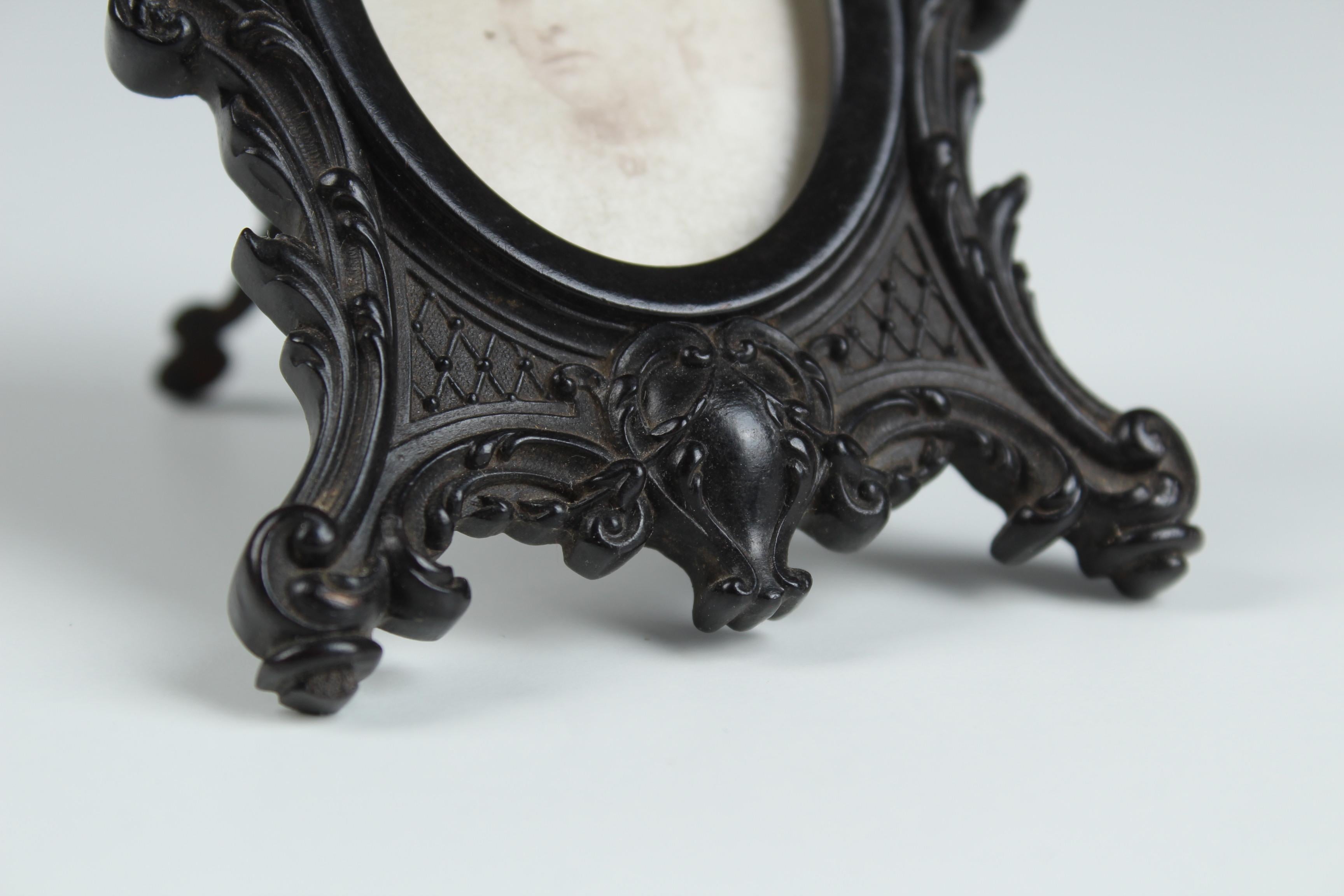Beautiful picture frame from France circa 1880.
The antique Gutta Percha is in a very good condition.

