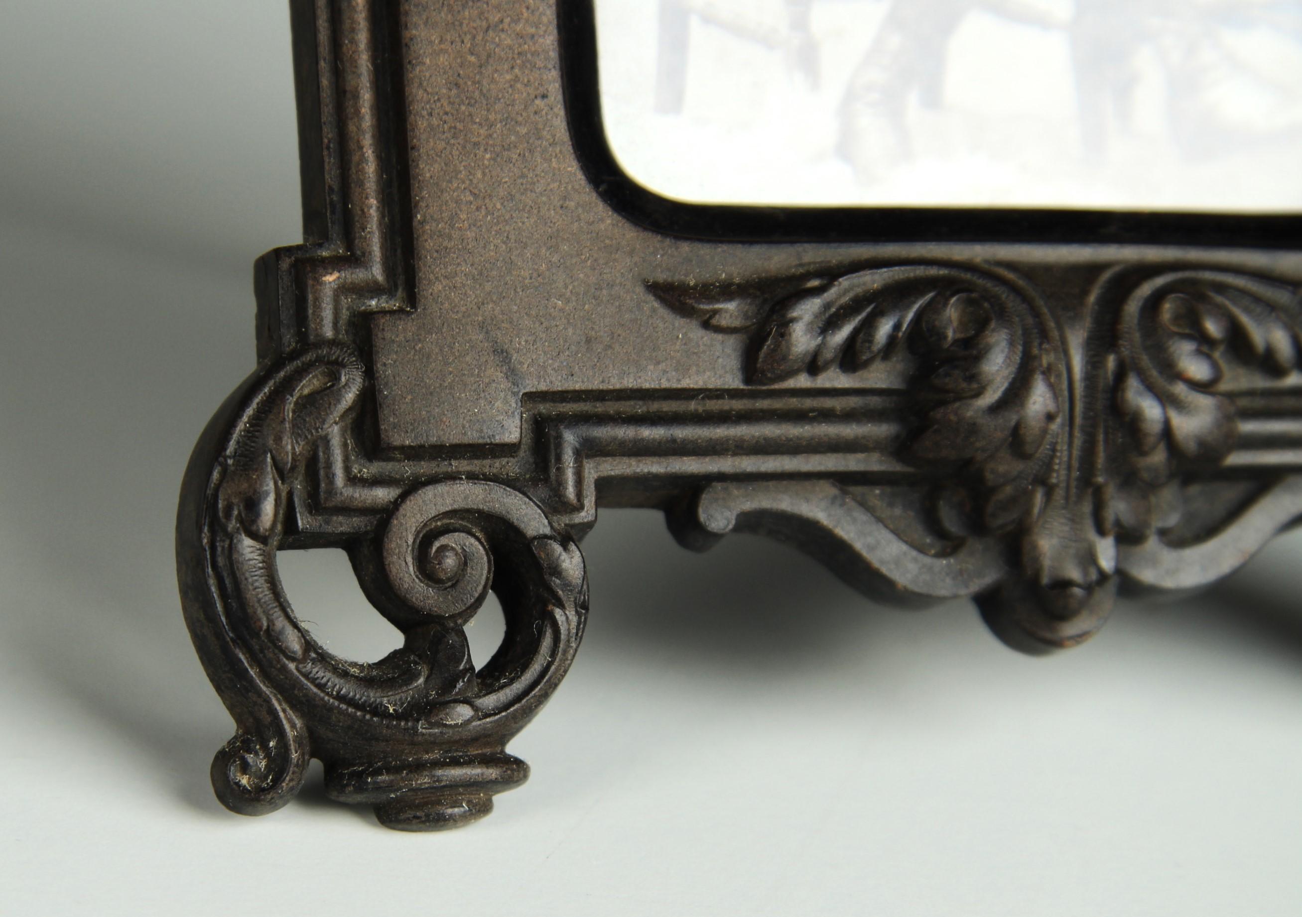 Francese Cornice antica in guttaperca, Francia, 1880, 9 x 6 cm in vendita