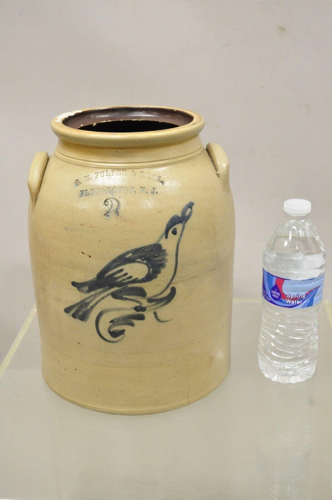 Antike G.W. Fulper & Bros Steingut Zwei-Gallonen-Topf mit kobaltblauem Vogel. Circa 19. Jahrhundert. Abmessungen: 11