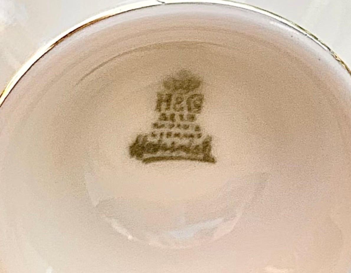 Servicio de café antiguo alemán de porcelana blanca con bandas doradas H & G Heinrich mediados del siglo XX en venta