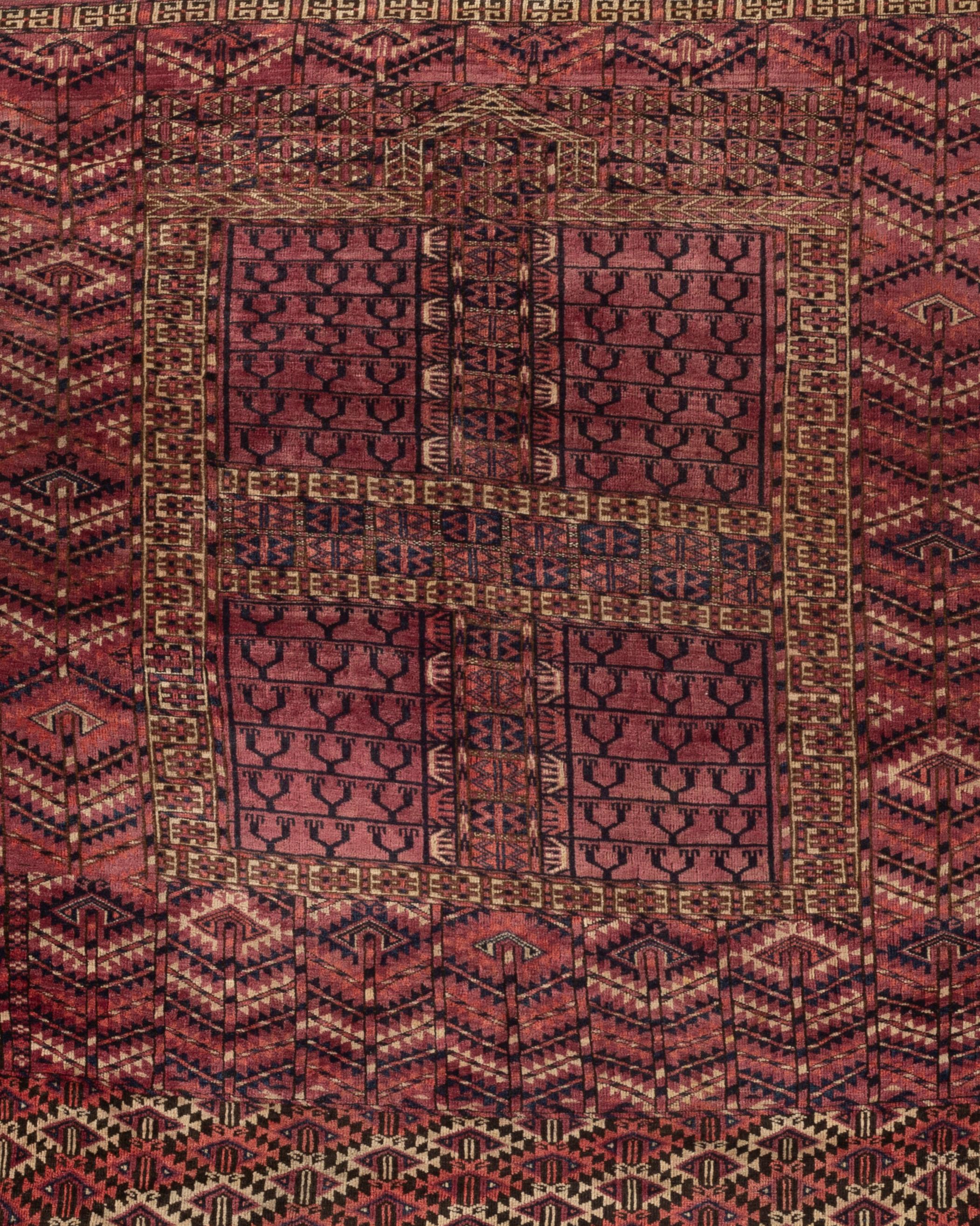 Antique Hachlo Bokhara rug, circa 1880. Bokara or Bokhara rugs are named after the city where they were sold. These rugs were made by Turkoman tribes, and these weavers gave the rug its distinctive design. At the end of the 20th century, carpet