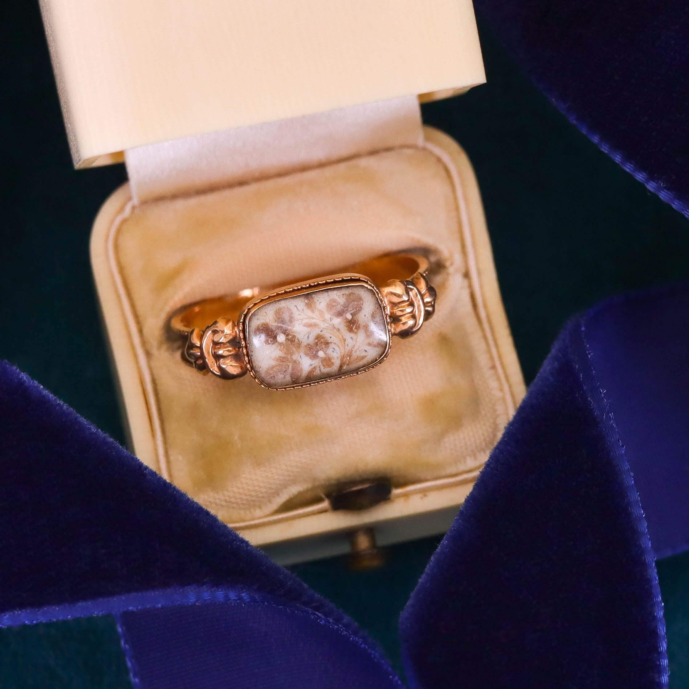 Anello antico a forma di viola del pensiero in oro 18 ct. in vendita 2