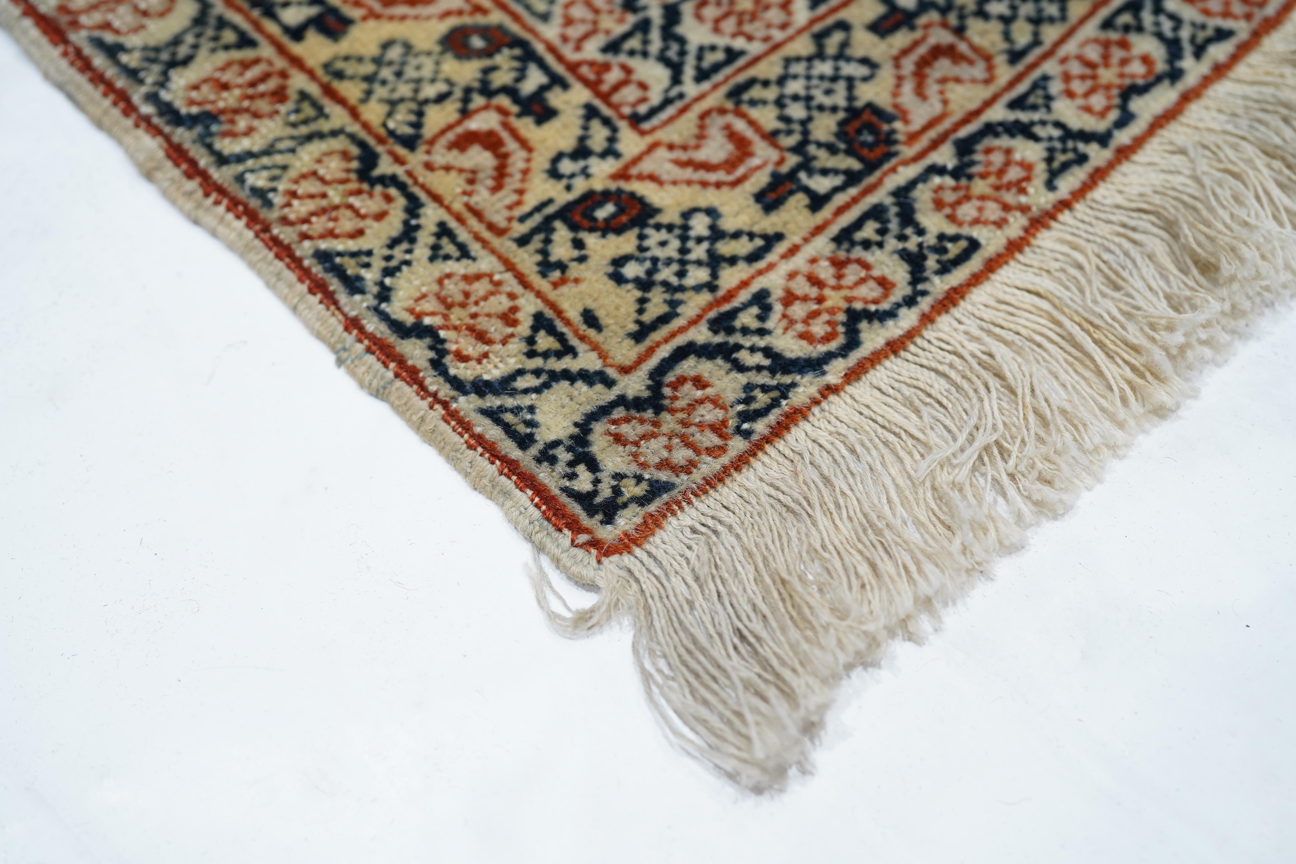 Perse Tapis Haji Jalili ancien 4'3'' x 5'3'' en vente