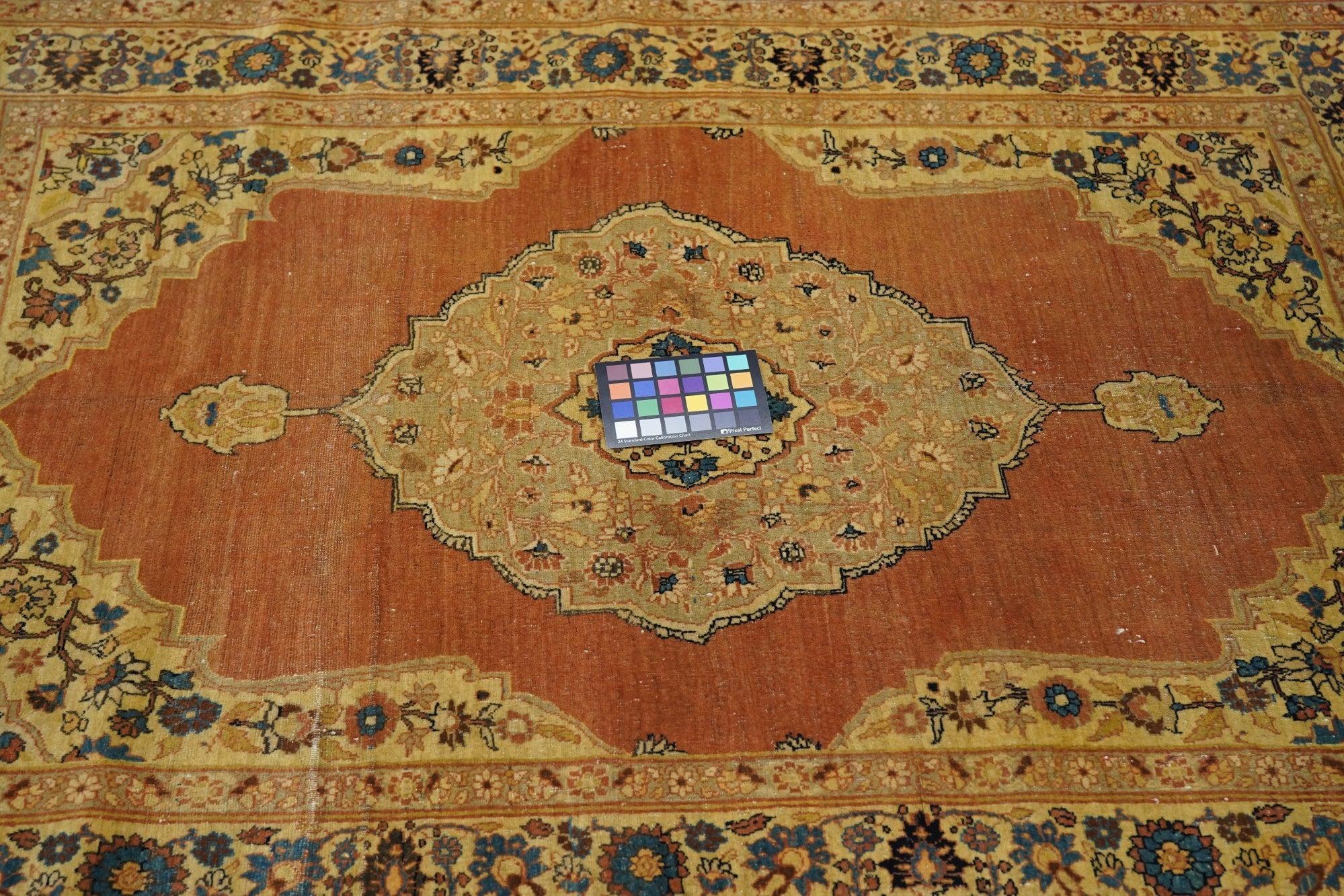 Antiker Haji Jalili Täbris-Teppich 4'1'' x 5'9'' im Zustand „Gut“ im Angebot in New York, NY