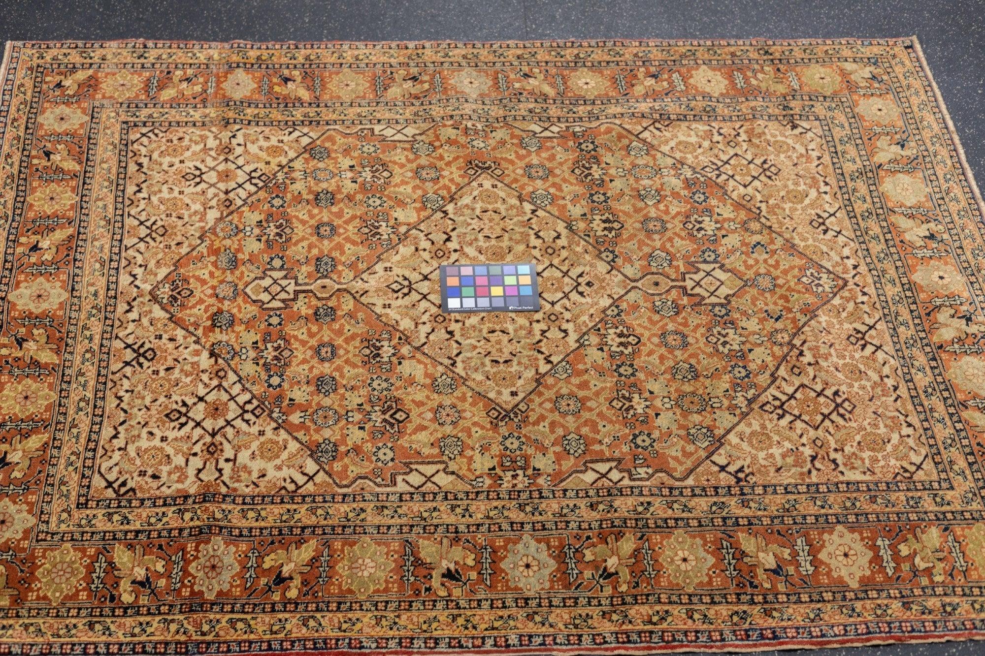 Antiker Haji Jalili Täbris-Teppich 4'2'' x 5'6'' im Angebot 4