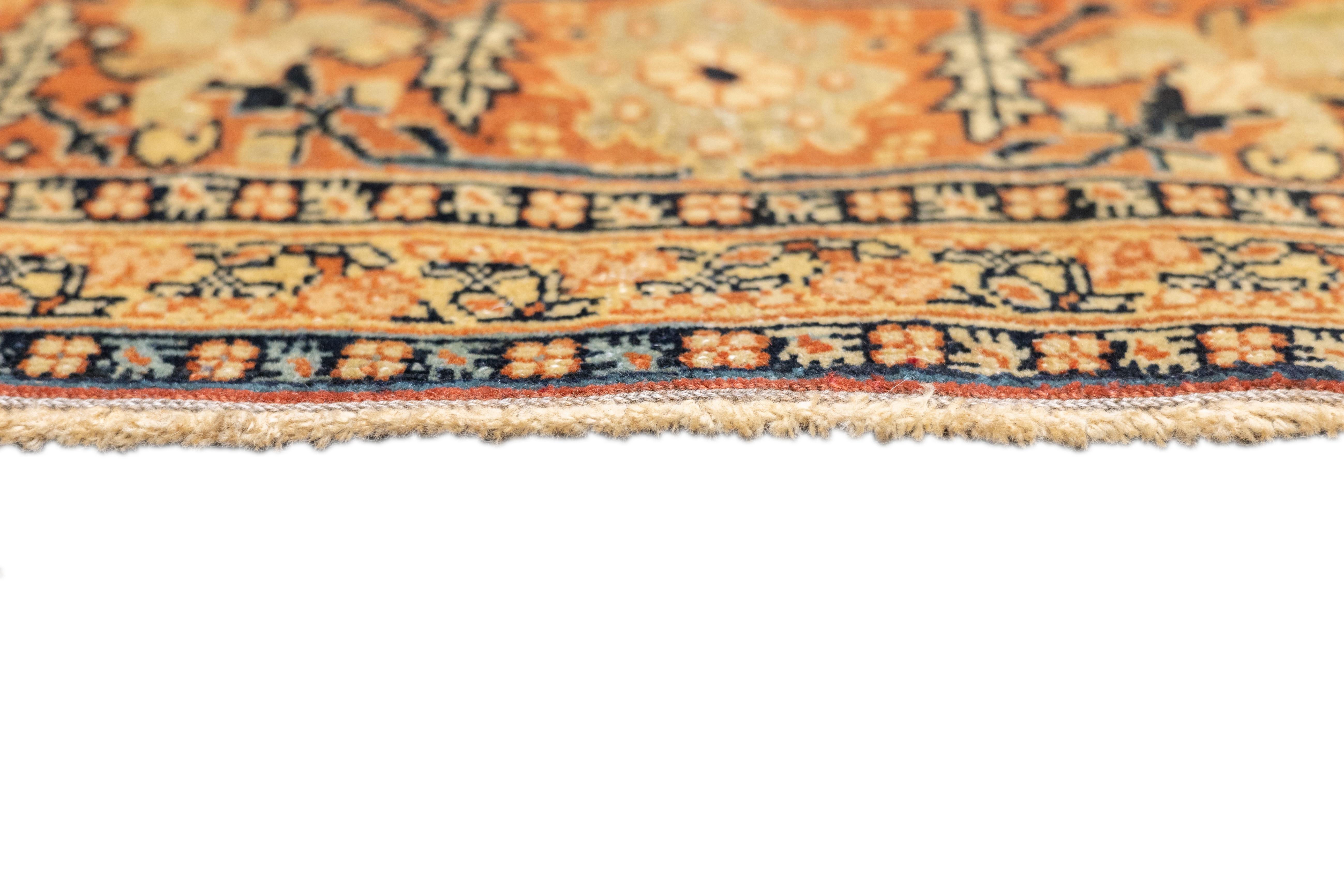 Antiker Haji Jalili Täbris-Teppich 4'2'' x 5'6'' (Handgeknüpft) im Angebot