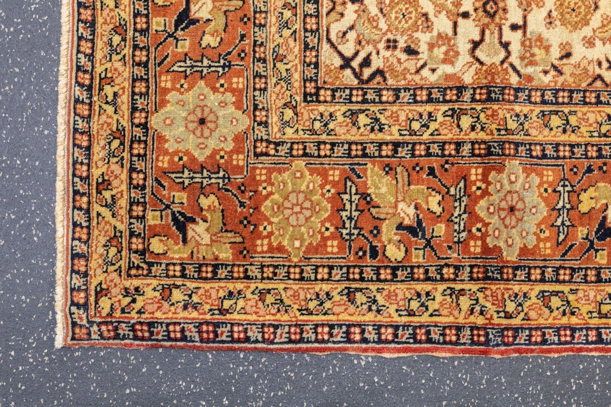 Antiker Haji Jalili Täbris-Teppich 4'2'' x 5'6'' (Wolle) im Angebot