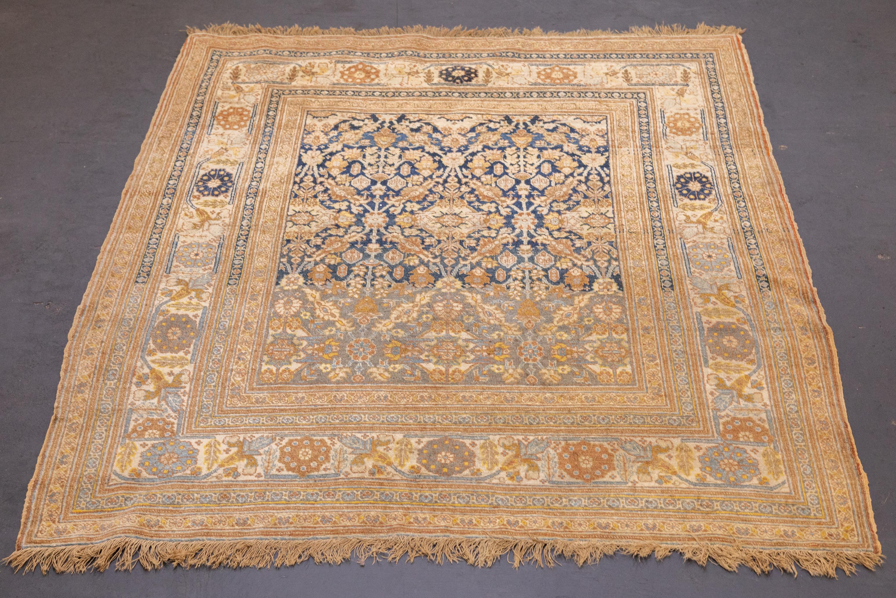 Antiker Haji Jalili Tabriz Teppich 4'5'' x 5'4'' (19. Jahrhundert) im Angebot