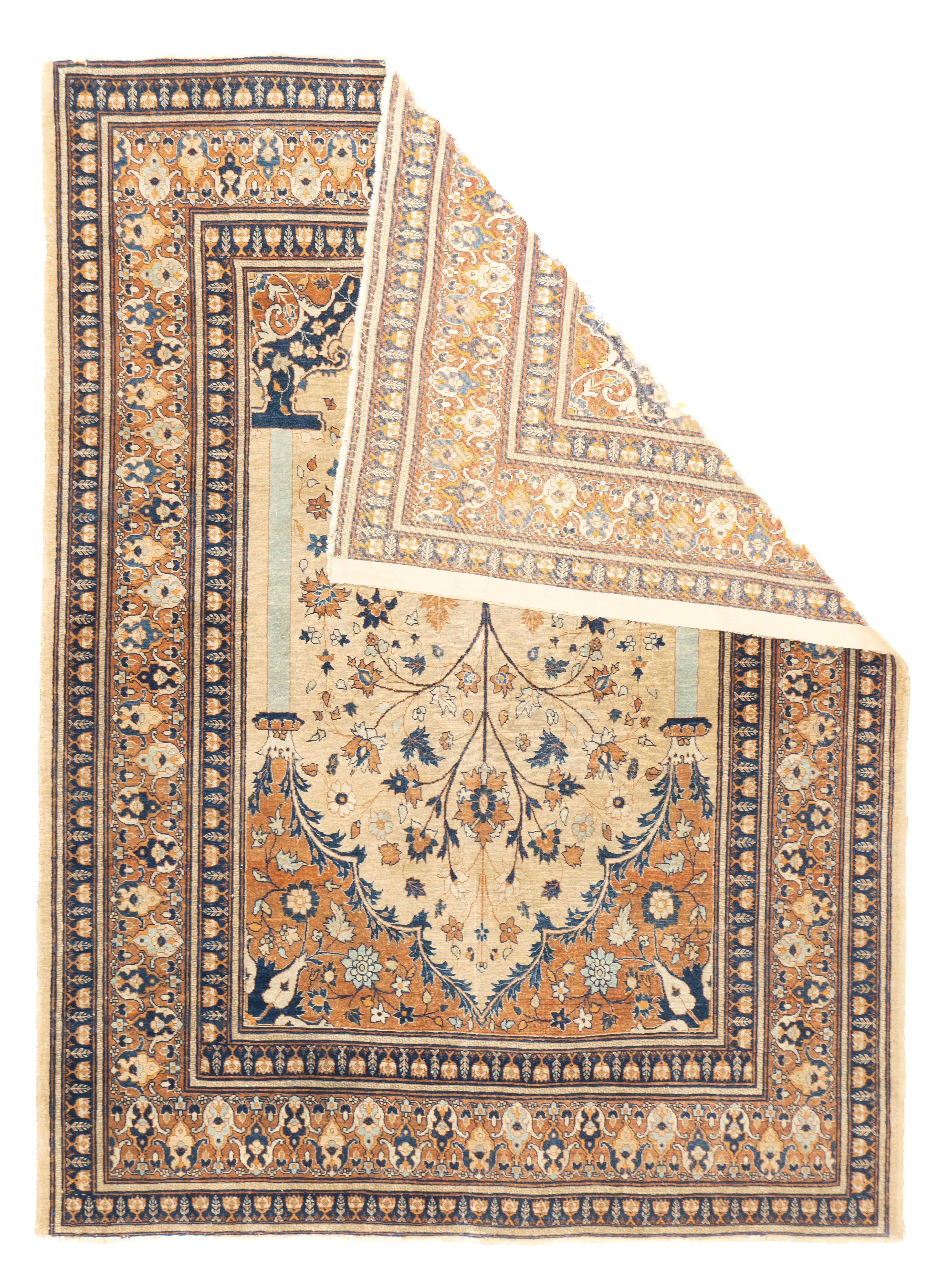 Tappeto antico Haji Jalili Tabriz 4'7'' x 6'1''.  I pezzi ben tessuti e finemente annodati dal 1890 al 1910, tessuti nell'omonimo laboratorio o dai suoi copisti, a Tabriz, in formati che vanno dalle stuoie ai tappeti giganti, con layout di preghiera